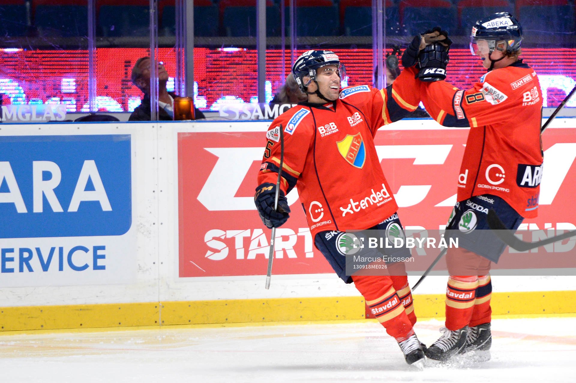 Djurgårdens Steve Saviano (tv) jublar