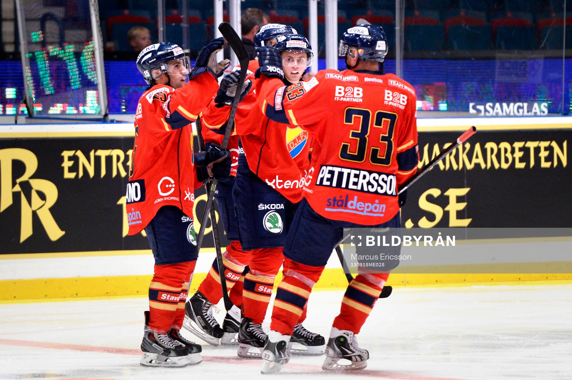 Djurgårdens Steve Saviano (tv) jublar