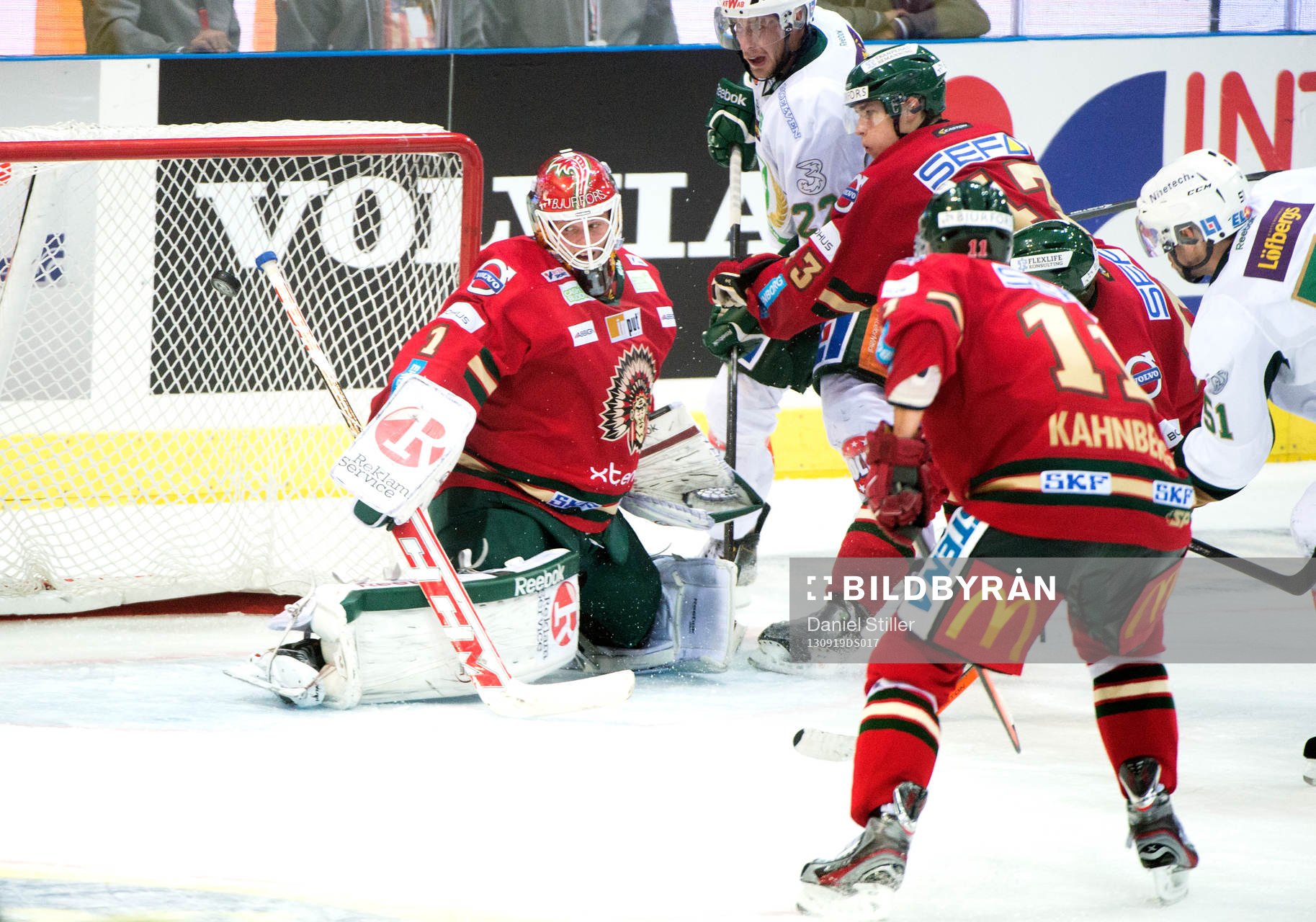 Färjestads Rickard Wallin gör 1-3 bakom Frölundas