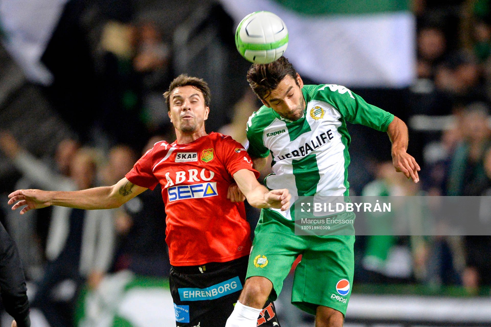 GAIS Daniel Mendes i nickduell med Hammarbys Viktor Nordin