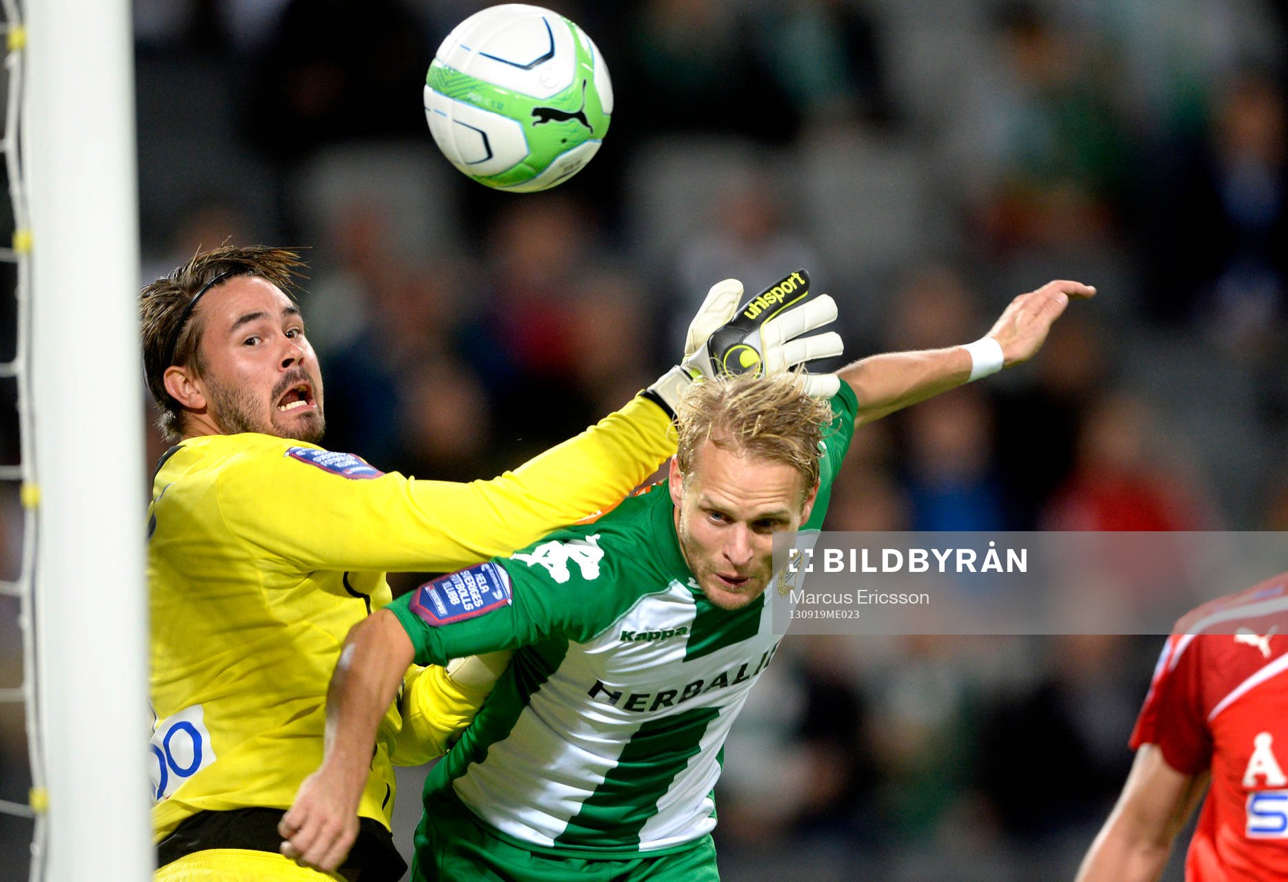 GAIS målvakt Tommi Vaiho och Hammarbys Erik Sundin
