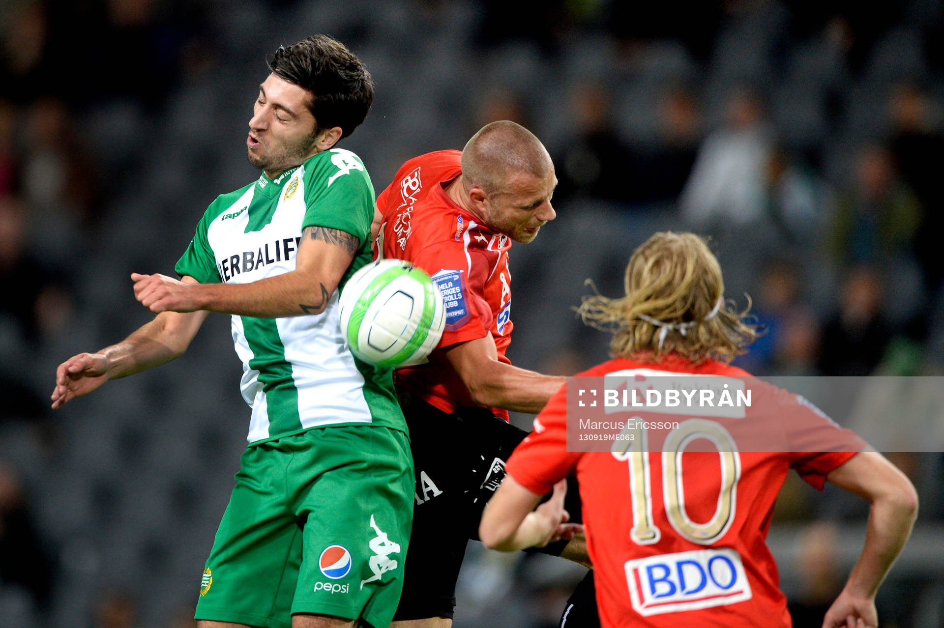 Hammarbys Nahir Besara i nickduell med GAIS Joel Johansson