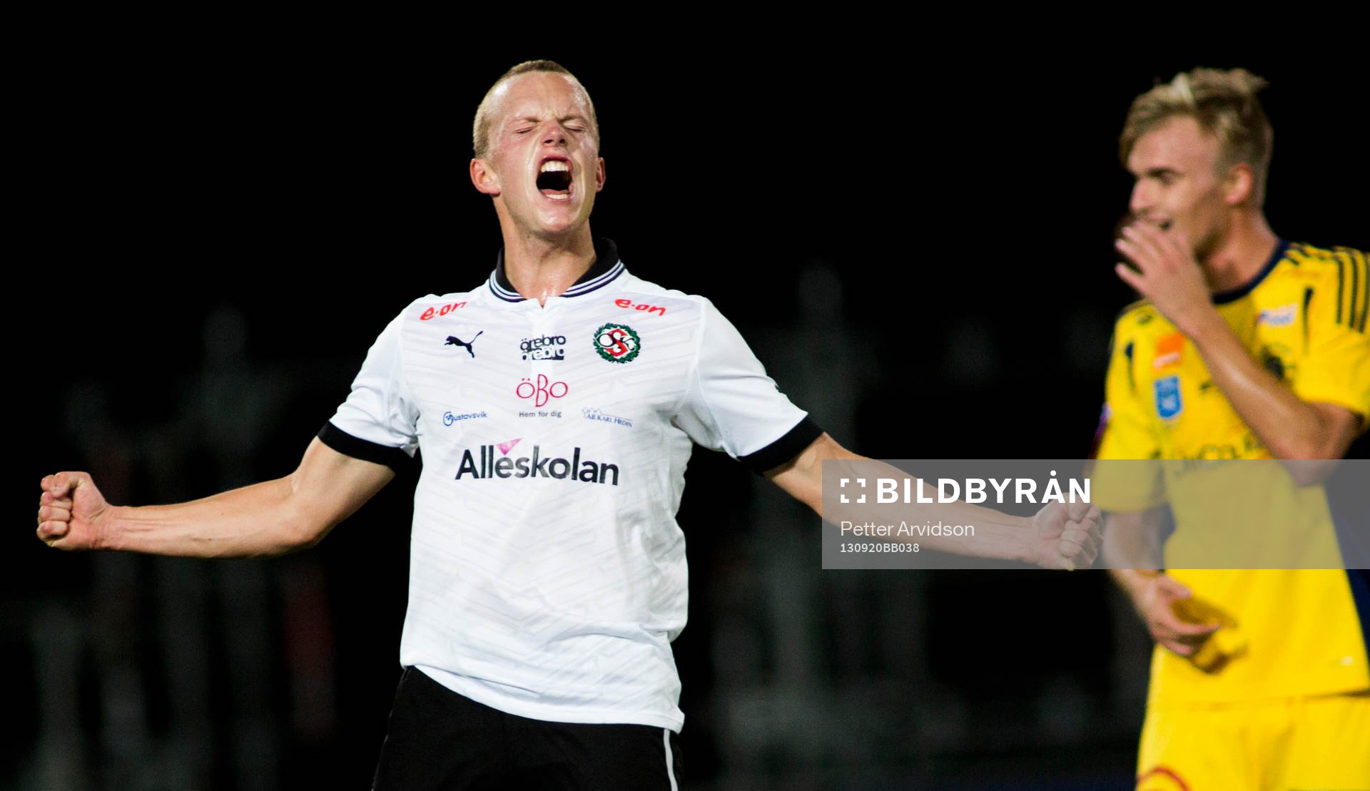 Örebros Daniel Gustavsson jublar