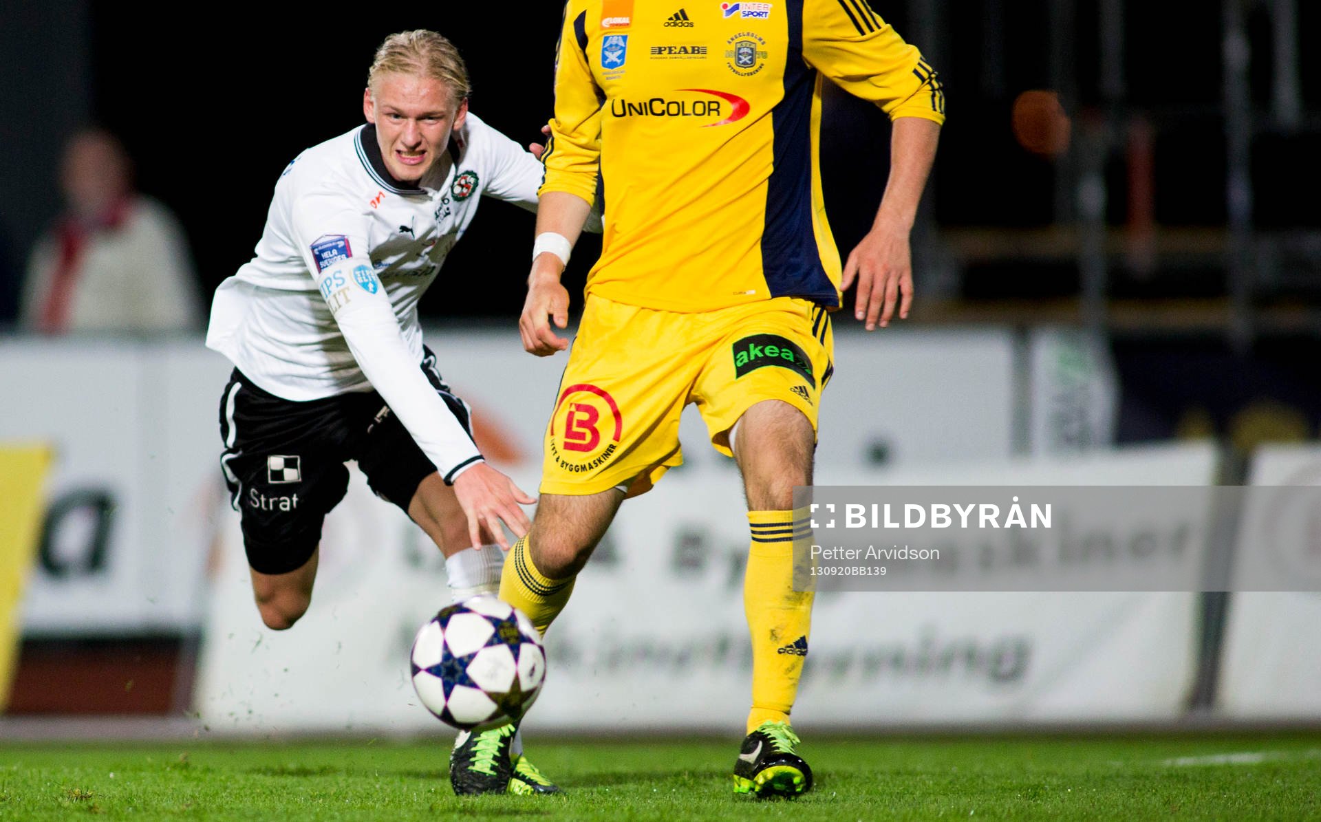 Örebros Karl Holmberg faller