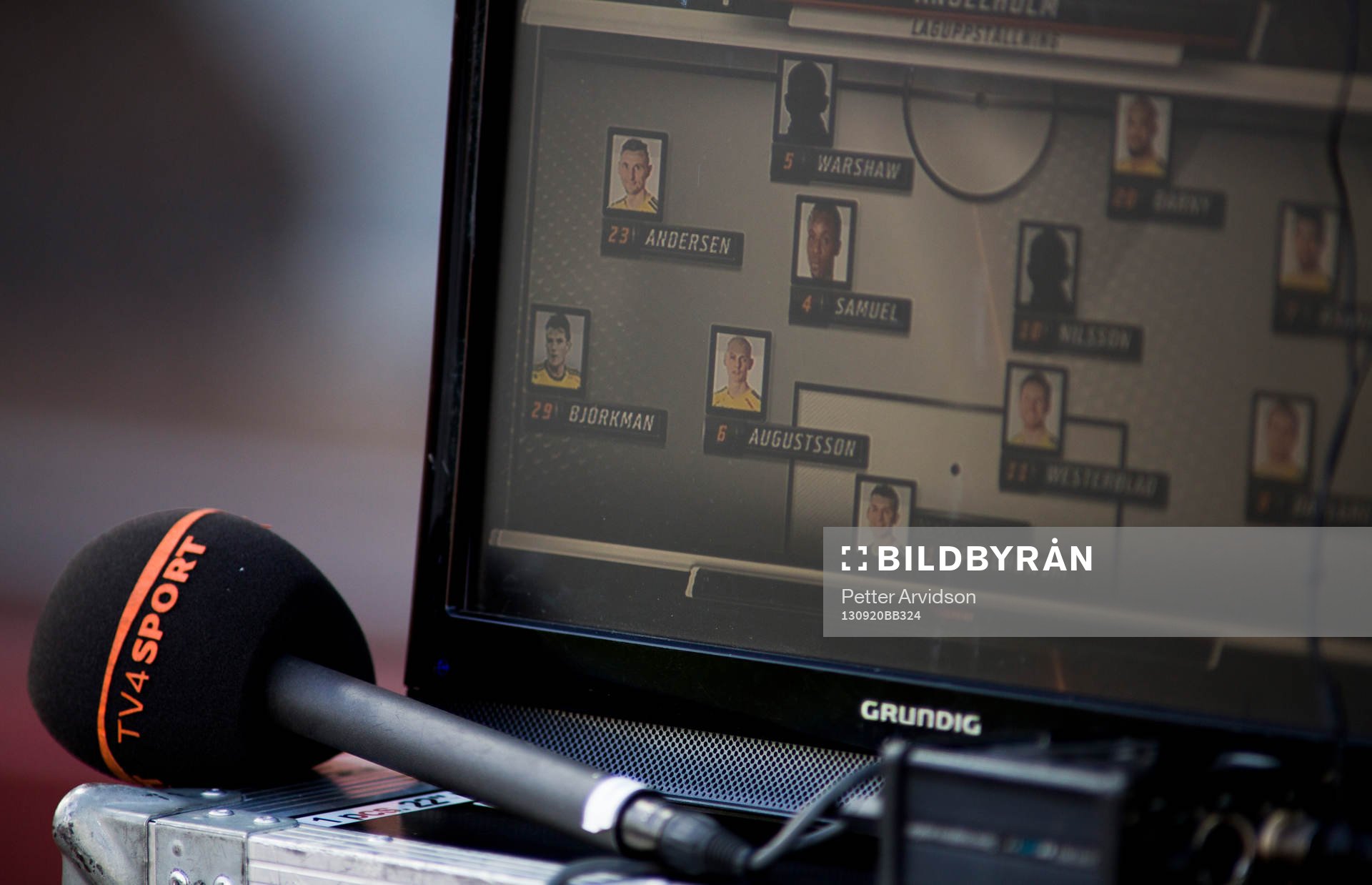 TV4 sport mikrofon och en datorskärm med Ängelholms