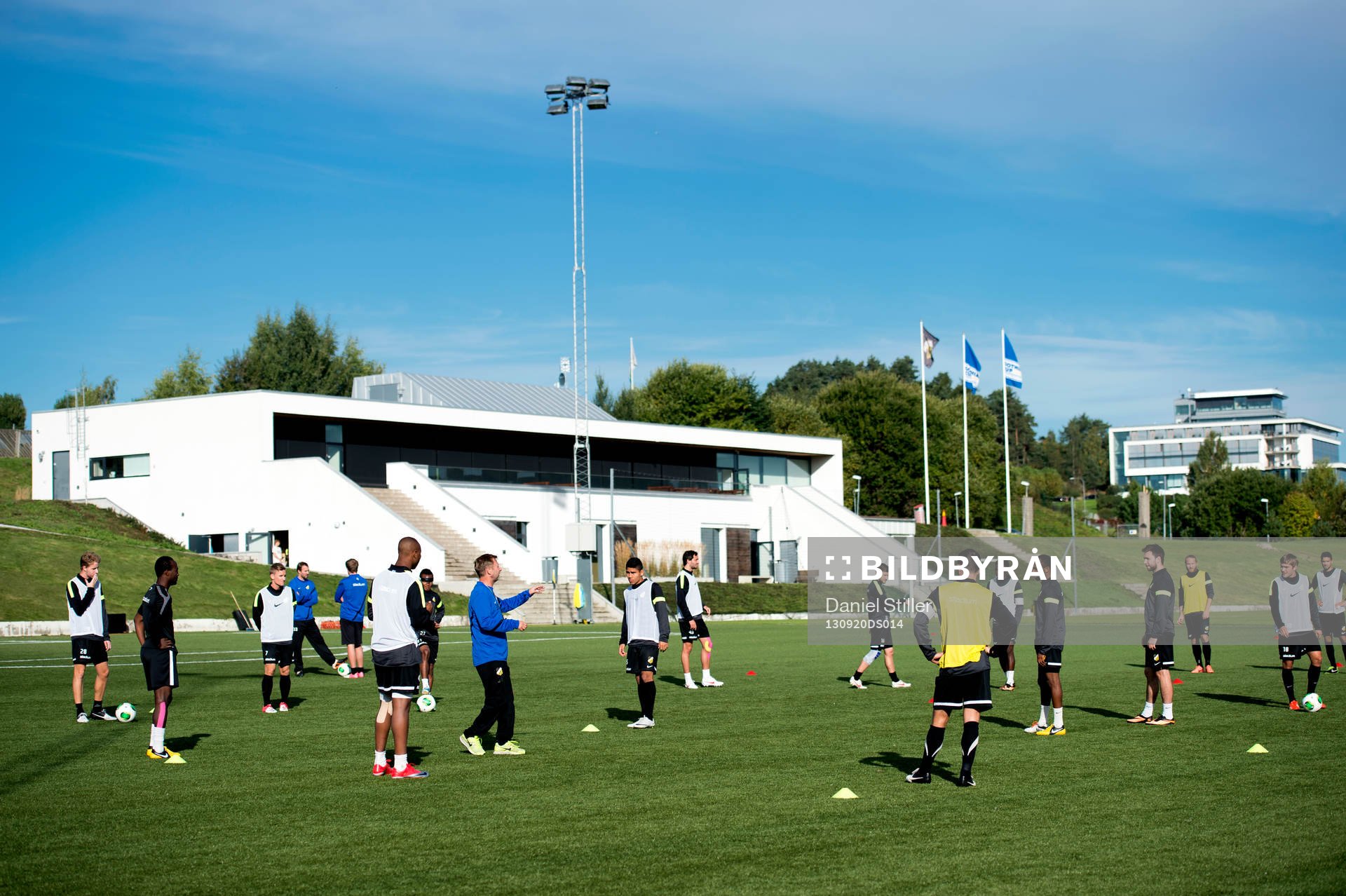 Häckens tränare Peter Gerhardsson har genomgång