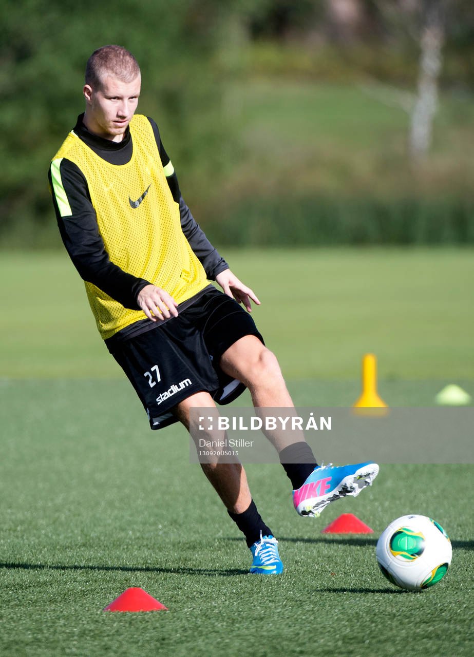 Simon Gustafson under Häckens träning 20 september 2013 i Göteborg .
