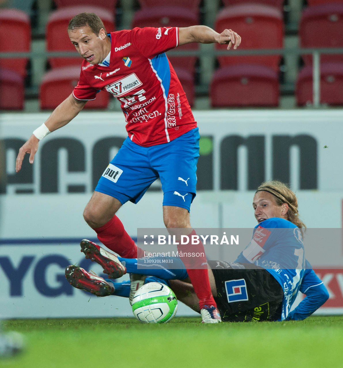 Oliver Silverholt, Halmstad, och Kenny Pavey, Öster, i