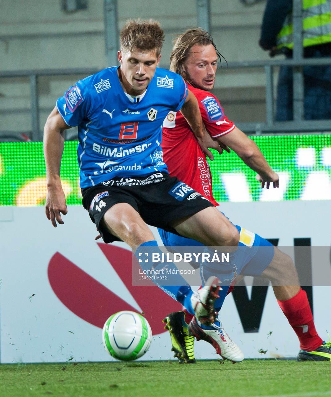 Mikael Boman, Halmstad, och Patrik Bojent, Öster, i