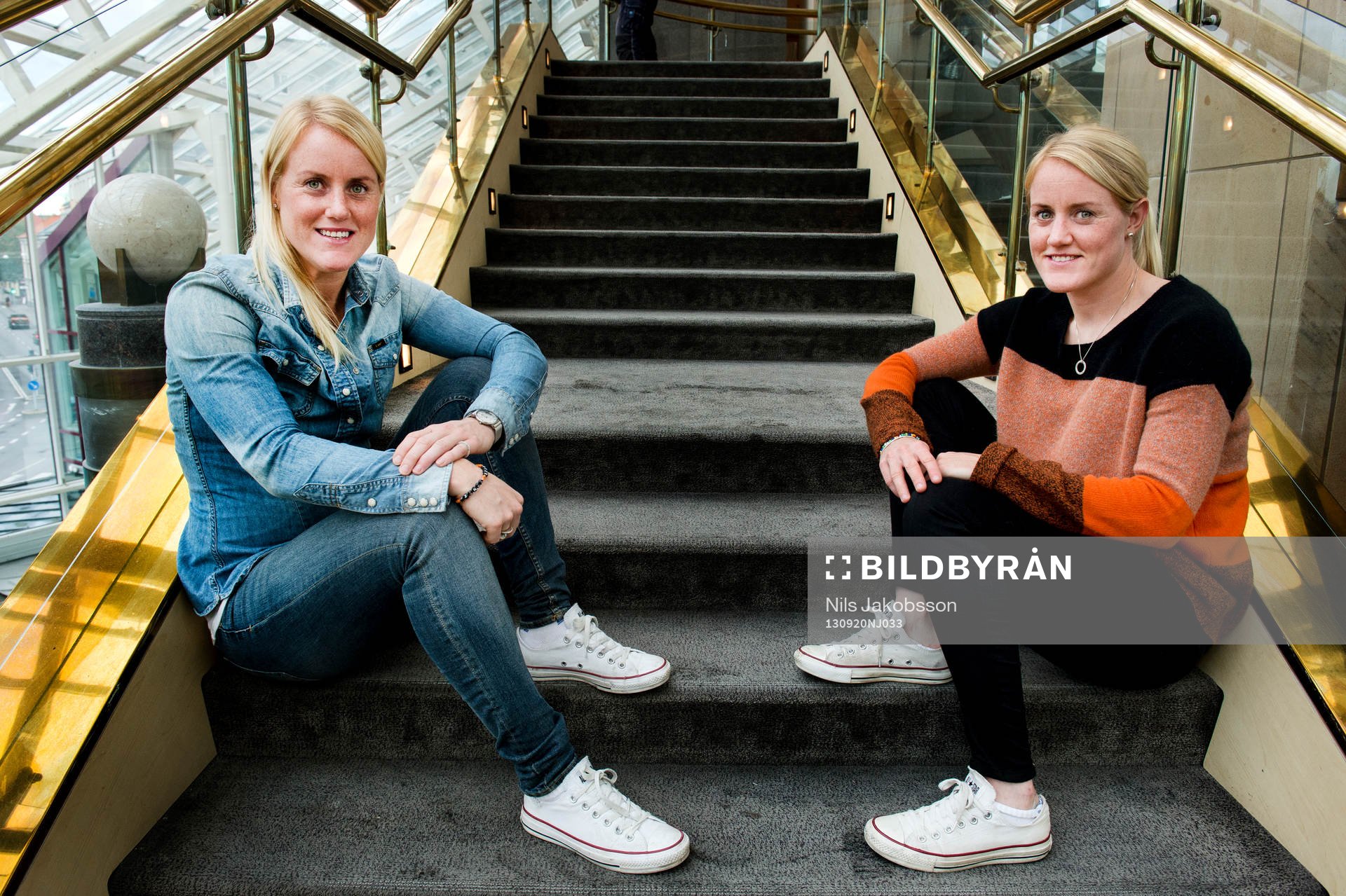 Marie Hammarström och Kristin Hammarström under Sveriges träning inför VM-kvalsmatchen mot Polen den 20 september 2013 i Malmö.