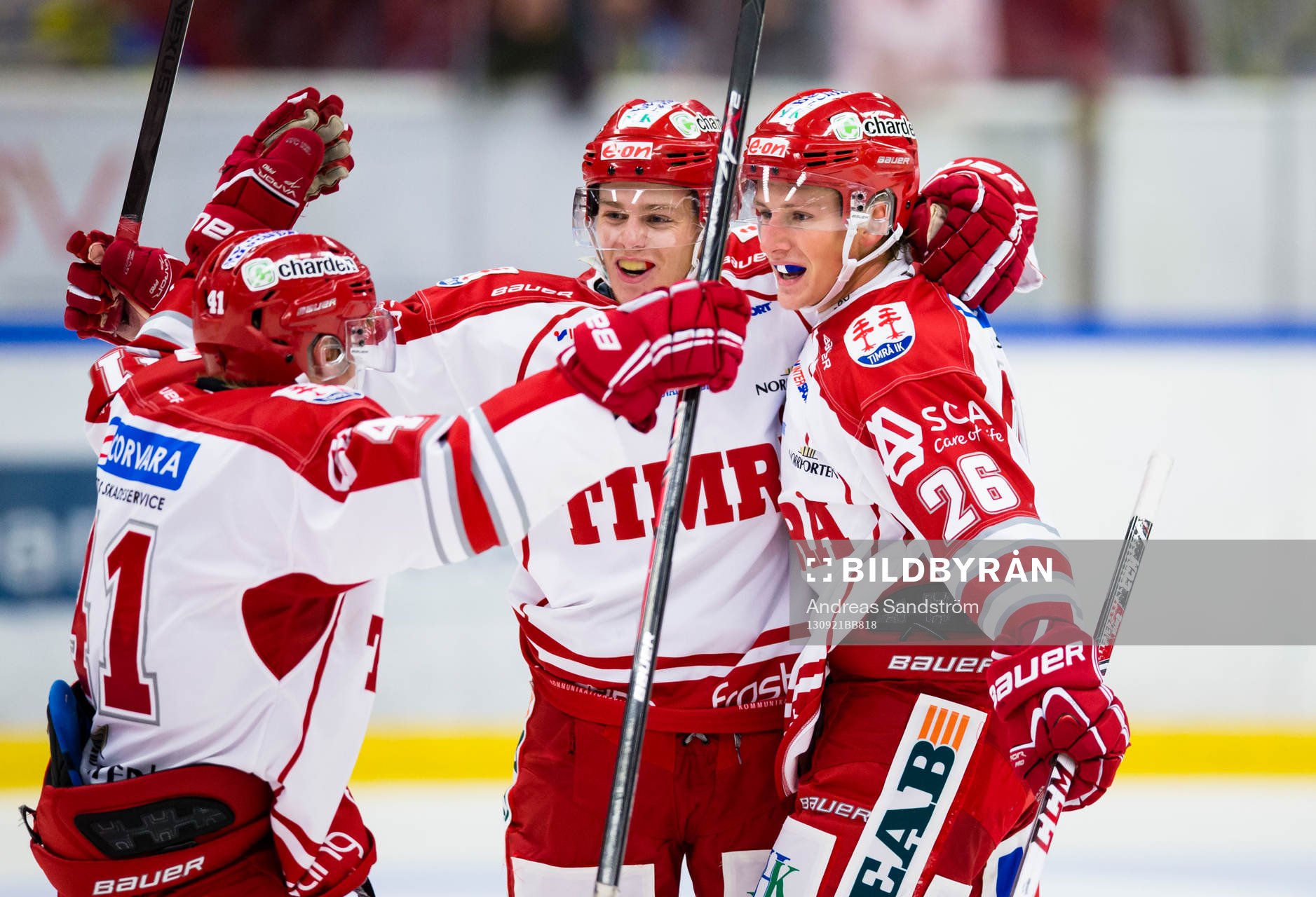Timrås Patrik Norén (h) kvitterar till 2-2 och firar med
