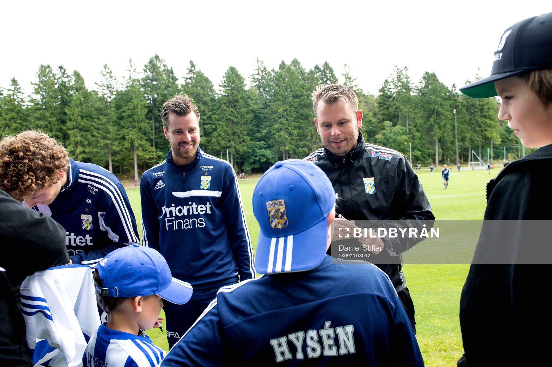 Pontus Farnerud och tränare Mikael Stahre skriver