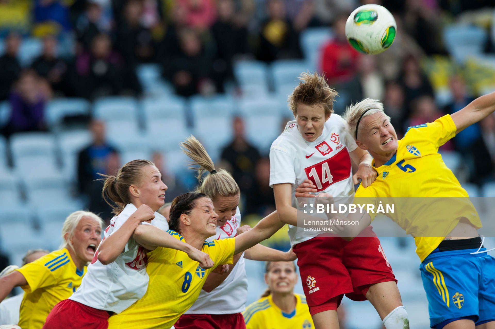 Nilla Fischer, Sverige, nickduellerar med Jolanta Siwinska,
