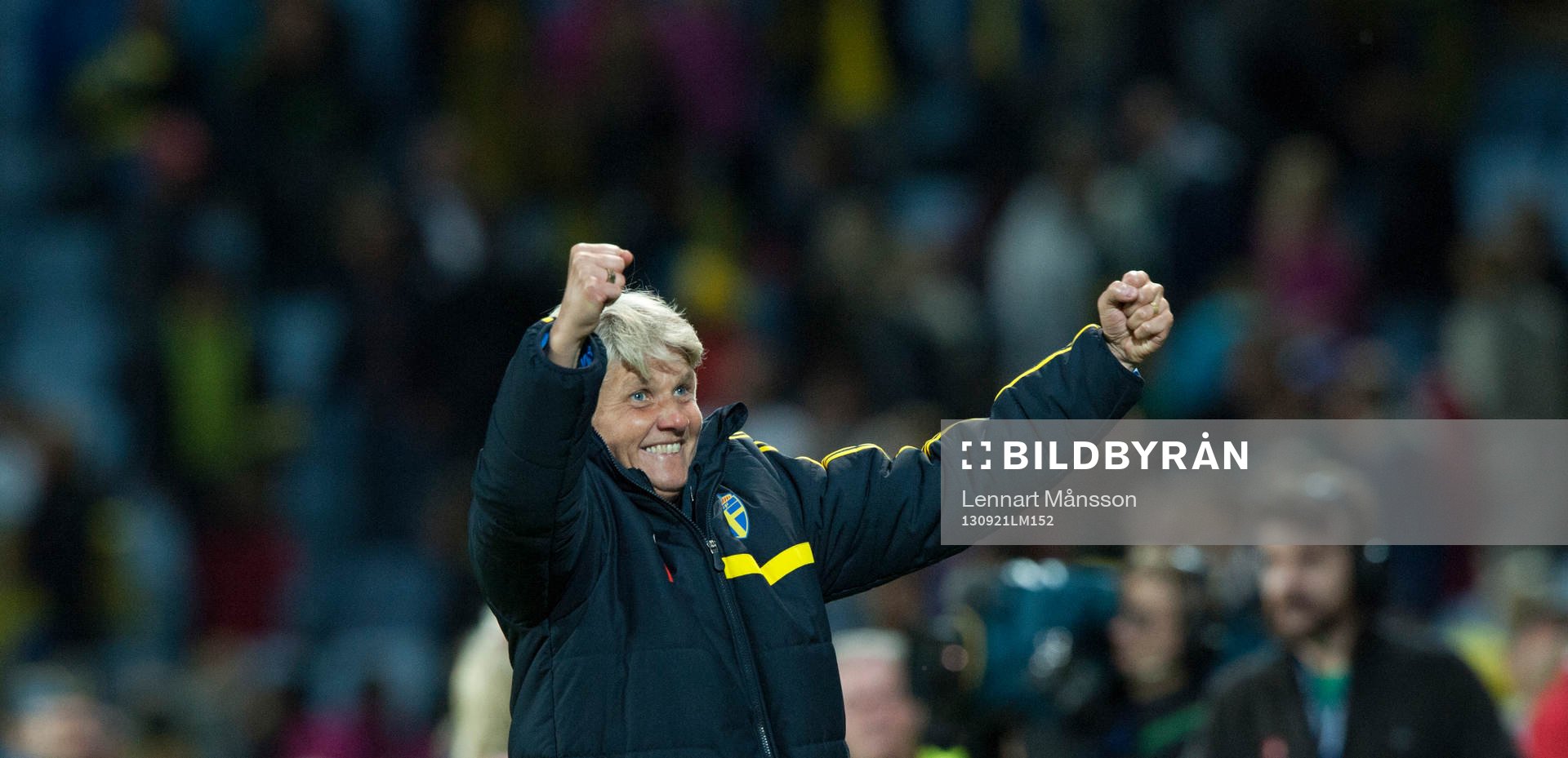 Pia Sundhage, förbundskaptenen, springer ärevarv