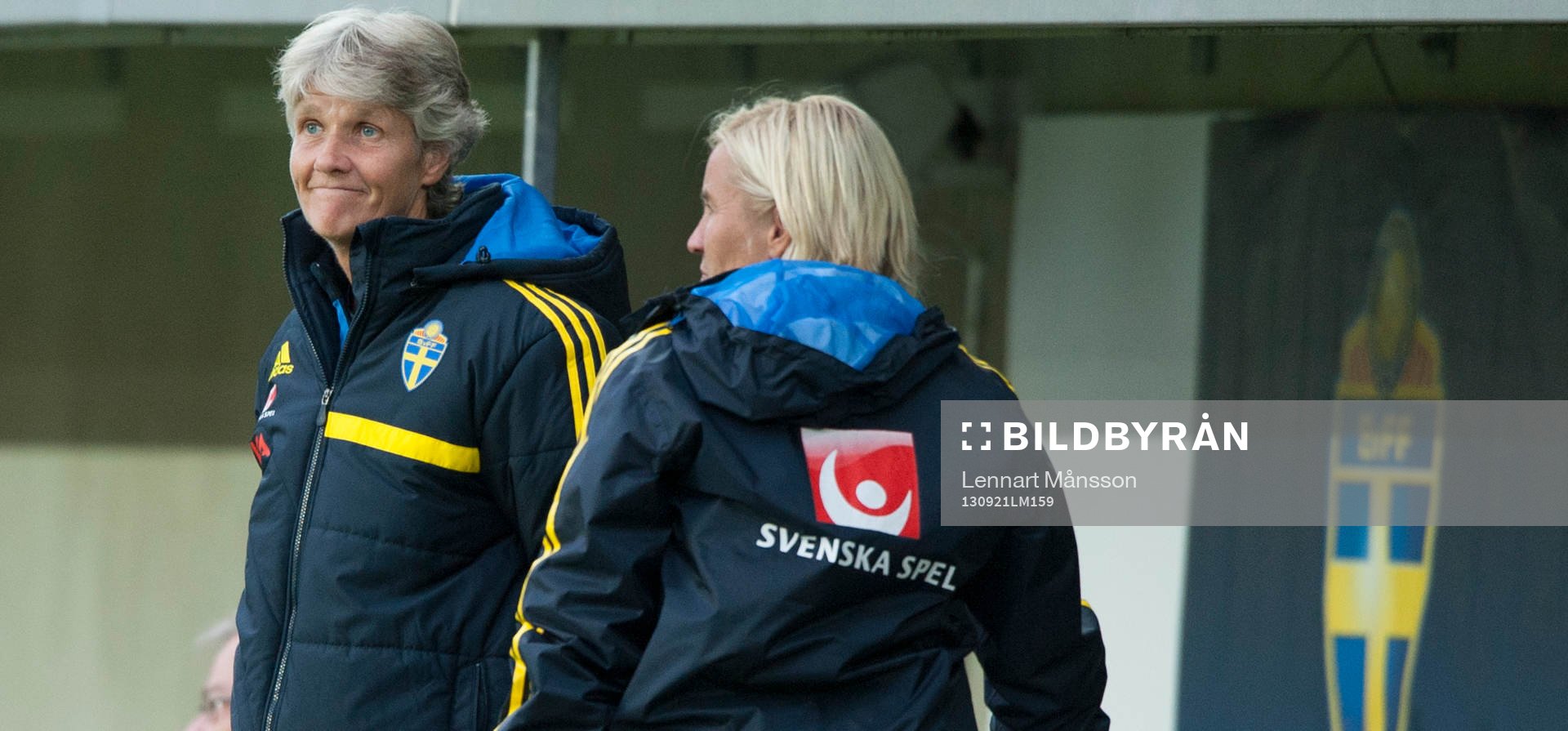2-0 Lotta Schelin, Sverige, och hela laget jublar, även