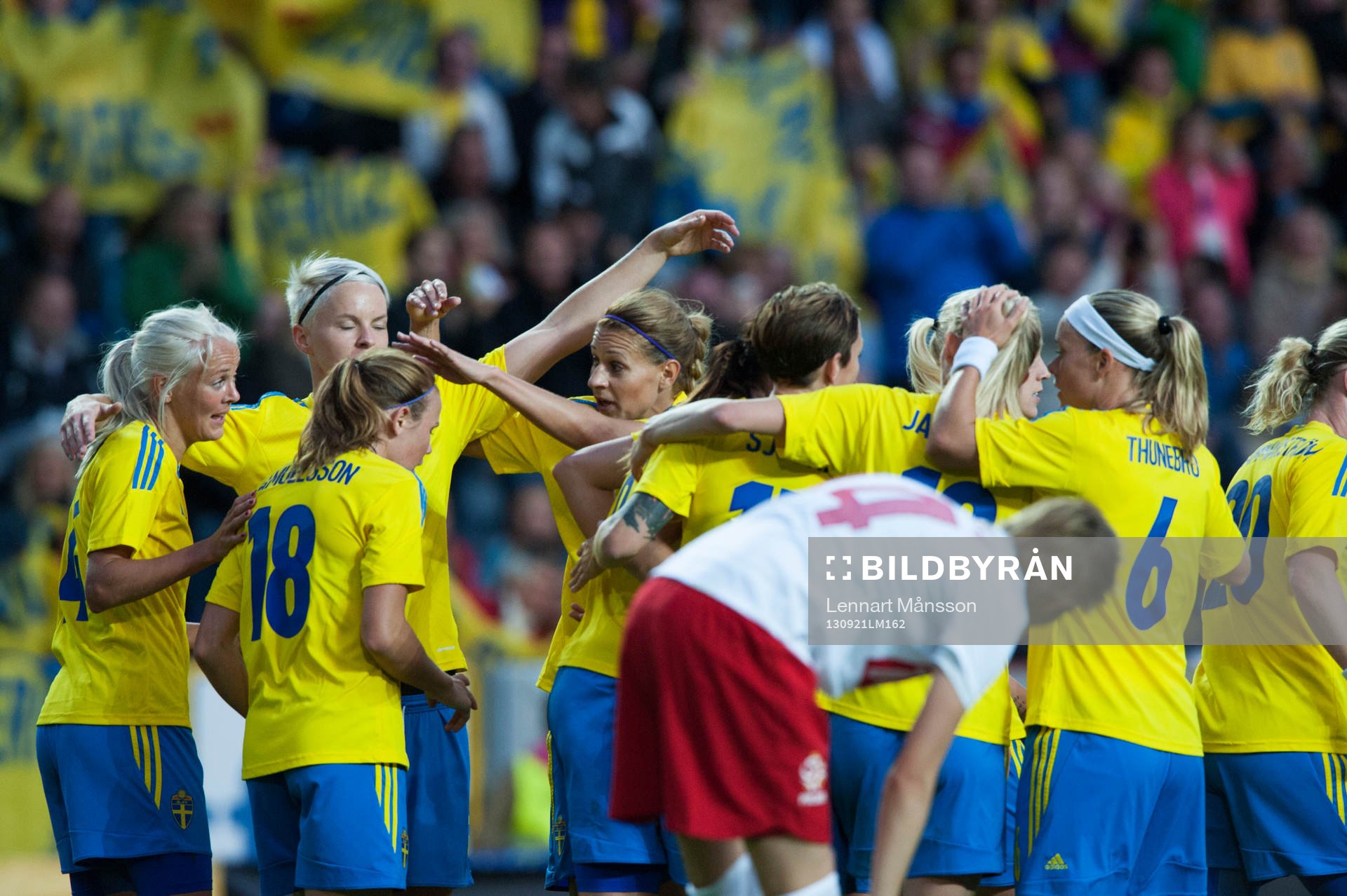 2-0 Lotta Schelin, Sverige, och hela laget jublar