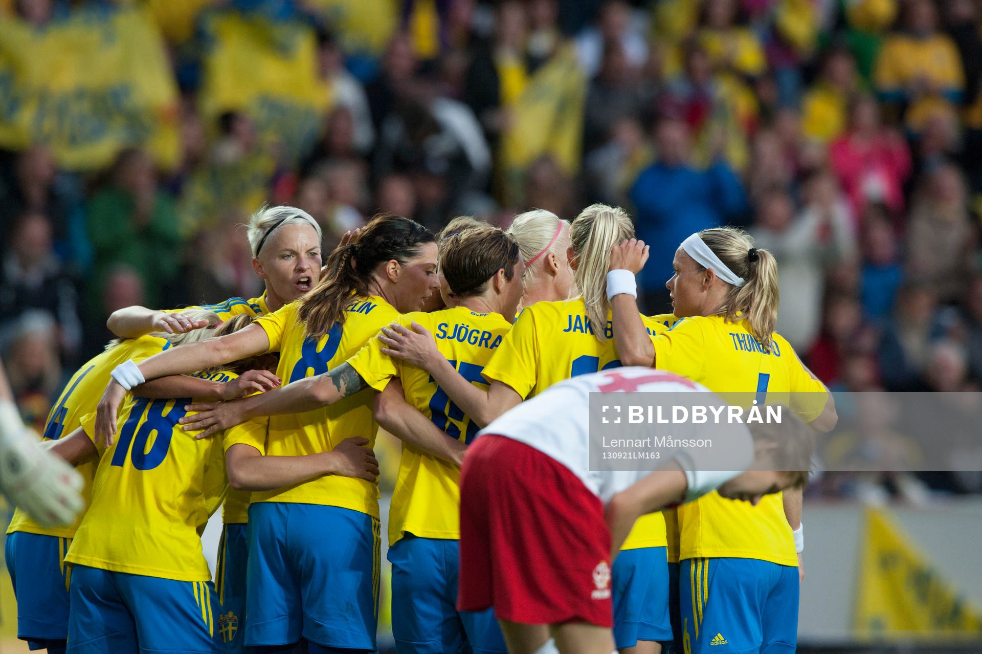 2-0 Lotta Schelin, Sverige, och hela laget jublar