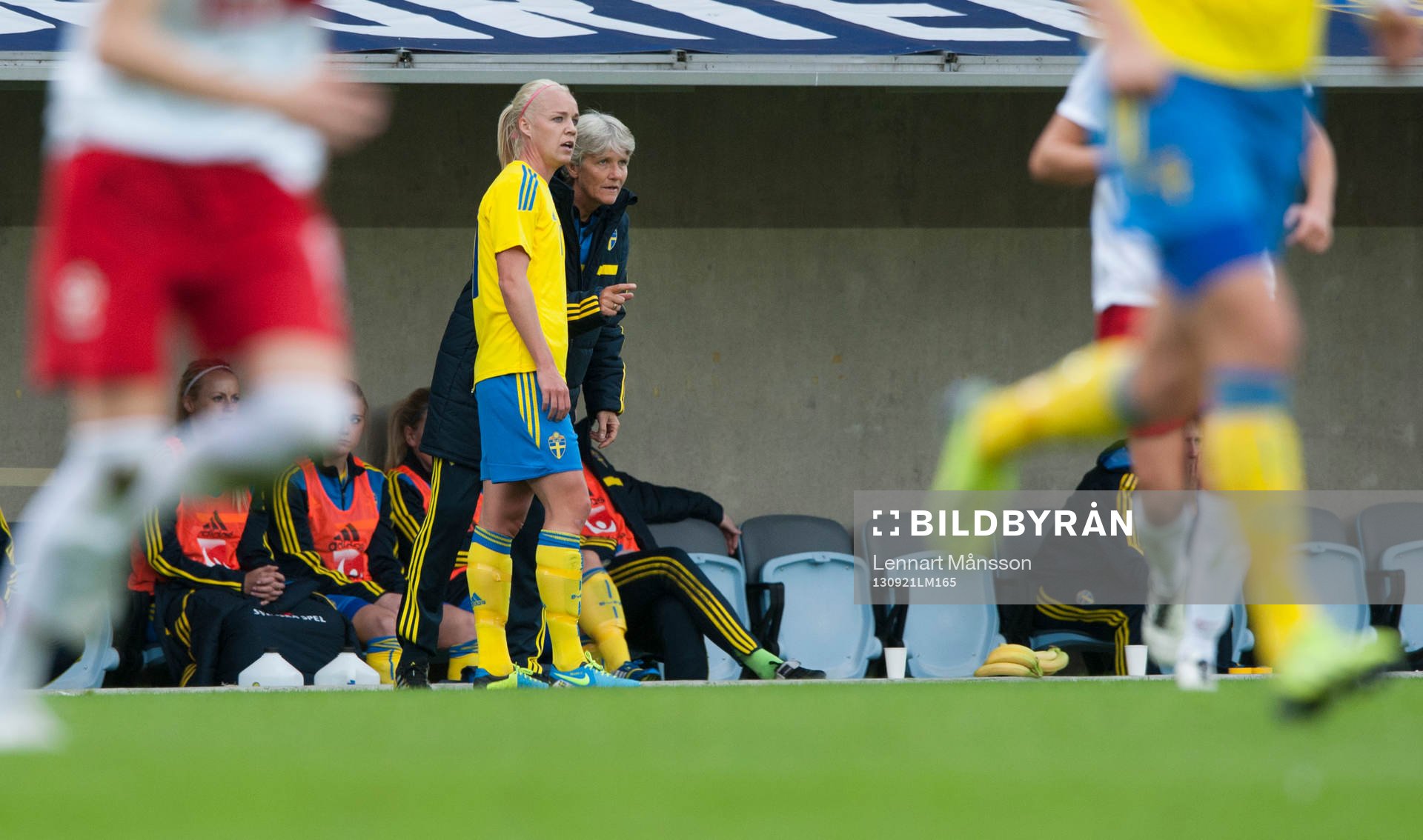 Här gör förbundskaptenen Pia Sundhage ändringen som