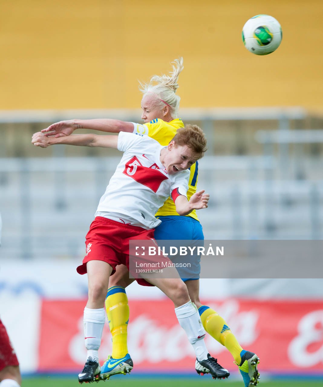Marta Stobba, Polen och Caroline Seger, Sverige