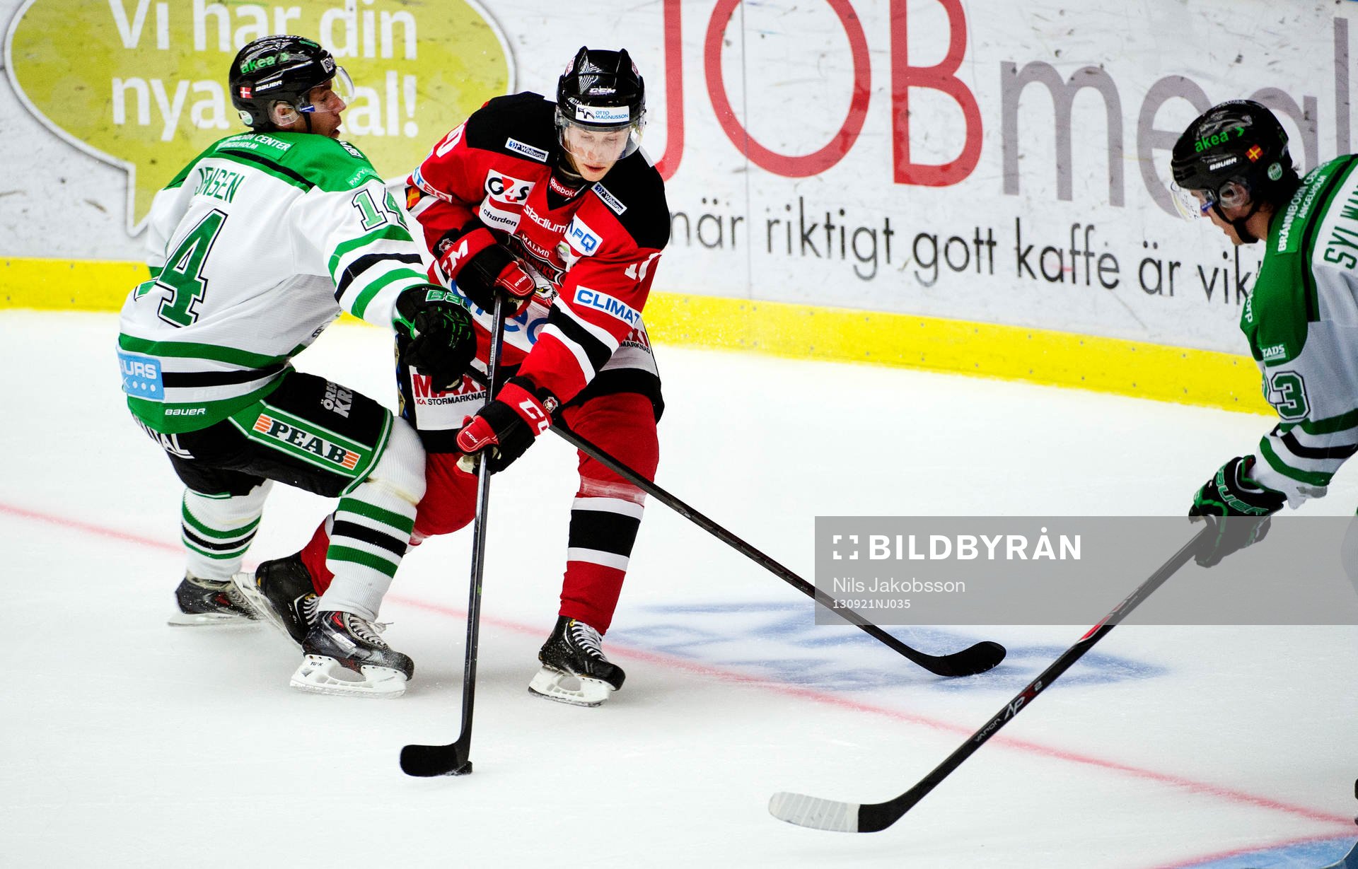 Rögles Jesper Jensen och Malmö Redhawks Robin Alvarez