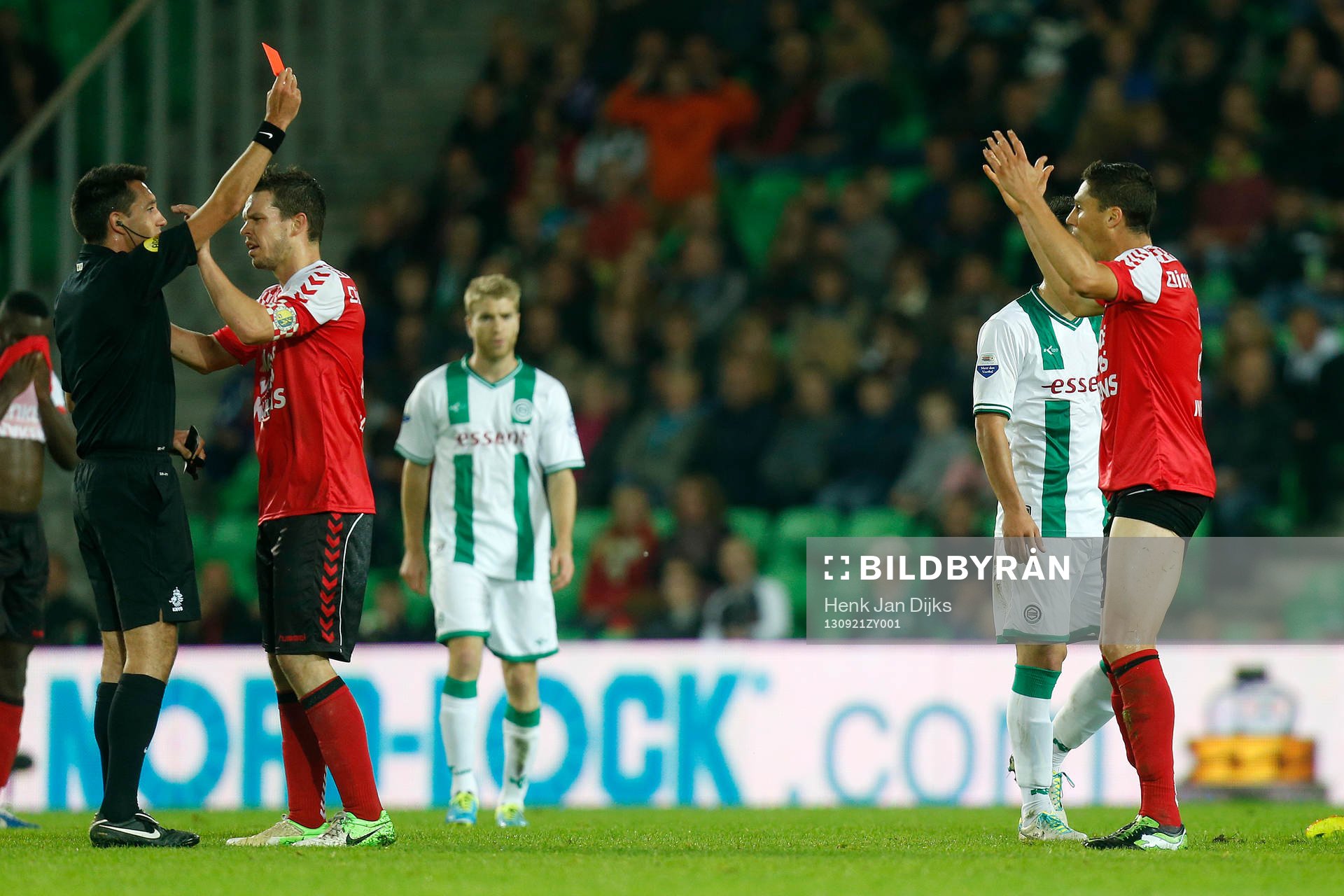  GRONINGEN - FC Groningen - RKC Waalwijk ,  Eredivisie, voetbal, seizoen 2013-2014, De Euroborg ,  21-09-2013, RKC Waalwijk speler Jonas Ivens (r) krijgt rood van arbiter Dennis Higler.