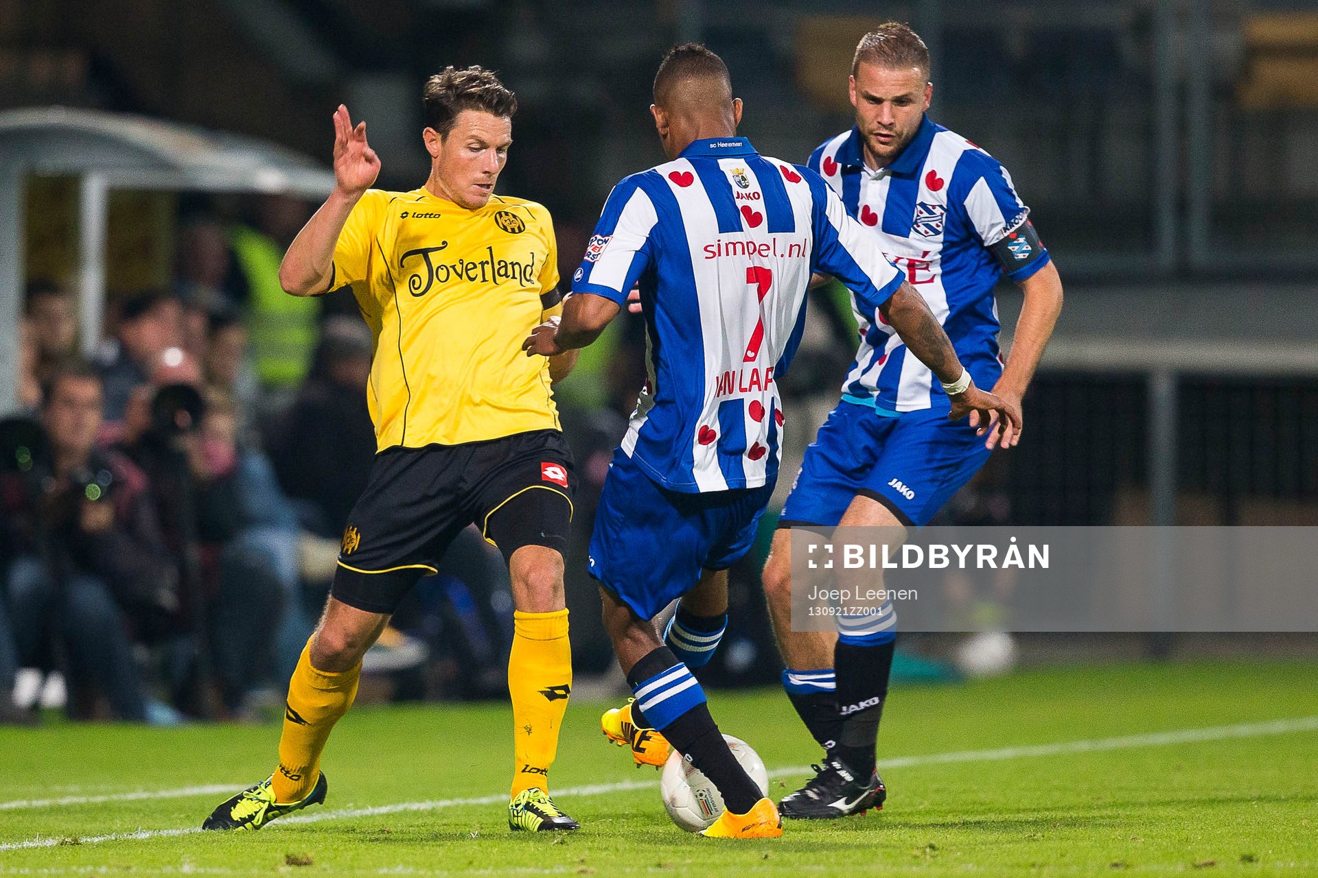 KERKRADE, Roda JC - SC Heerenveen, voetbal Eredivisie, seizoen 2013-2014, 21-09-2013, Parkstad Limburg Stadion, Roda JC Kerkrade speler Mark Jan Fledderus (L), SC Heerenveen speler Rajiv van la Parra (M), SC Heerenveen soeler Joey van den Berg (R).
