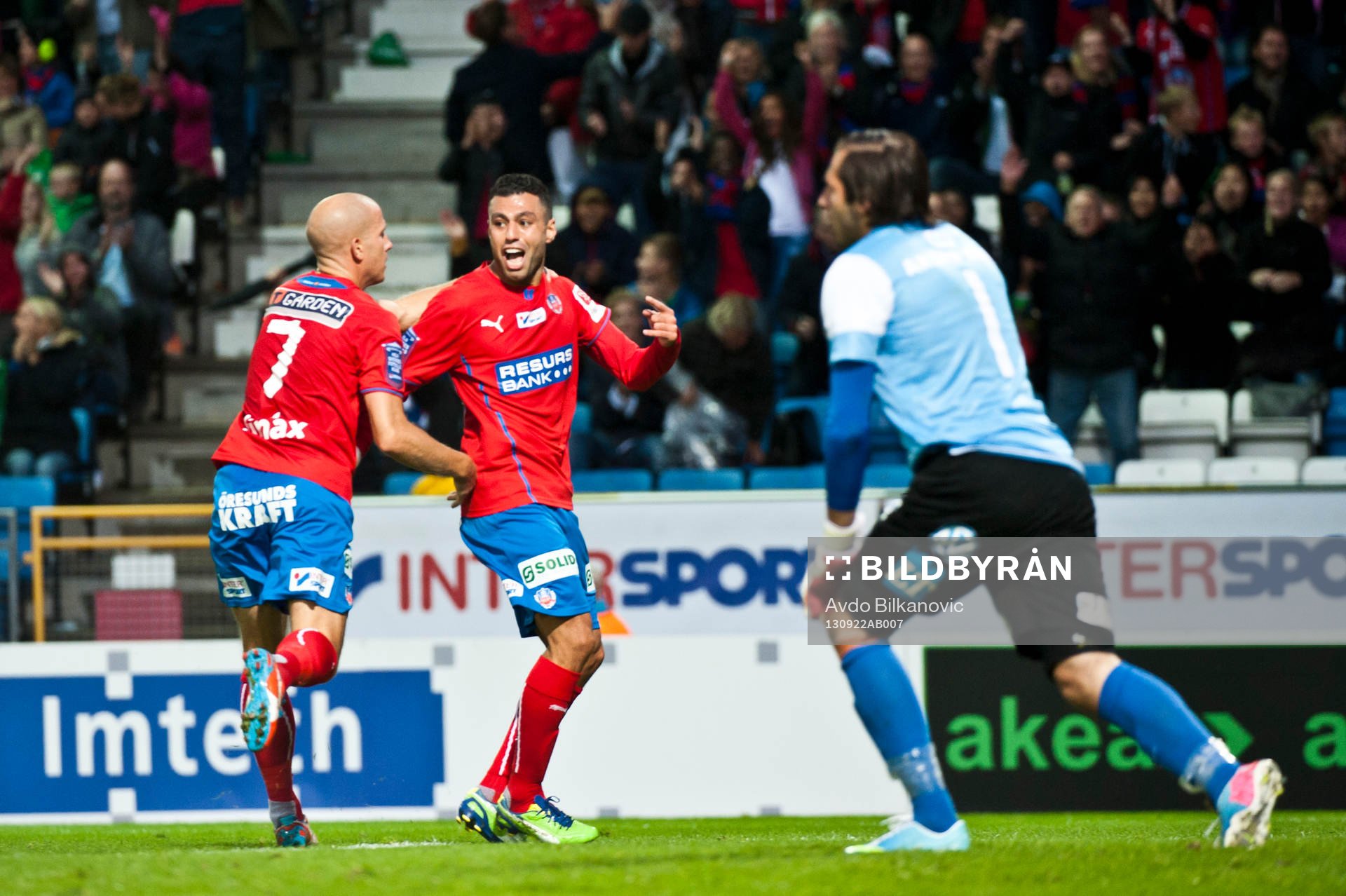 Mattias Lindström och Imad Khalili jublar efter 1-1 under allsvenska matchen mellan Helsingborg och Syrianska den 14 september 2013 i Helsingborg