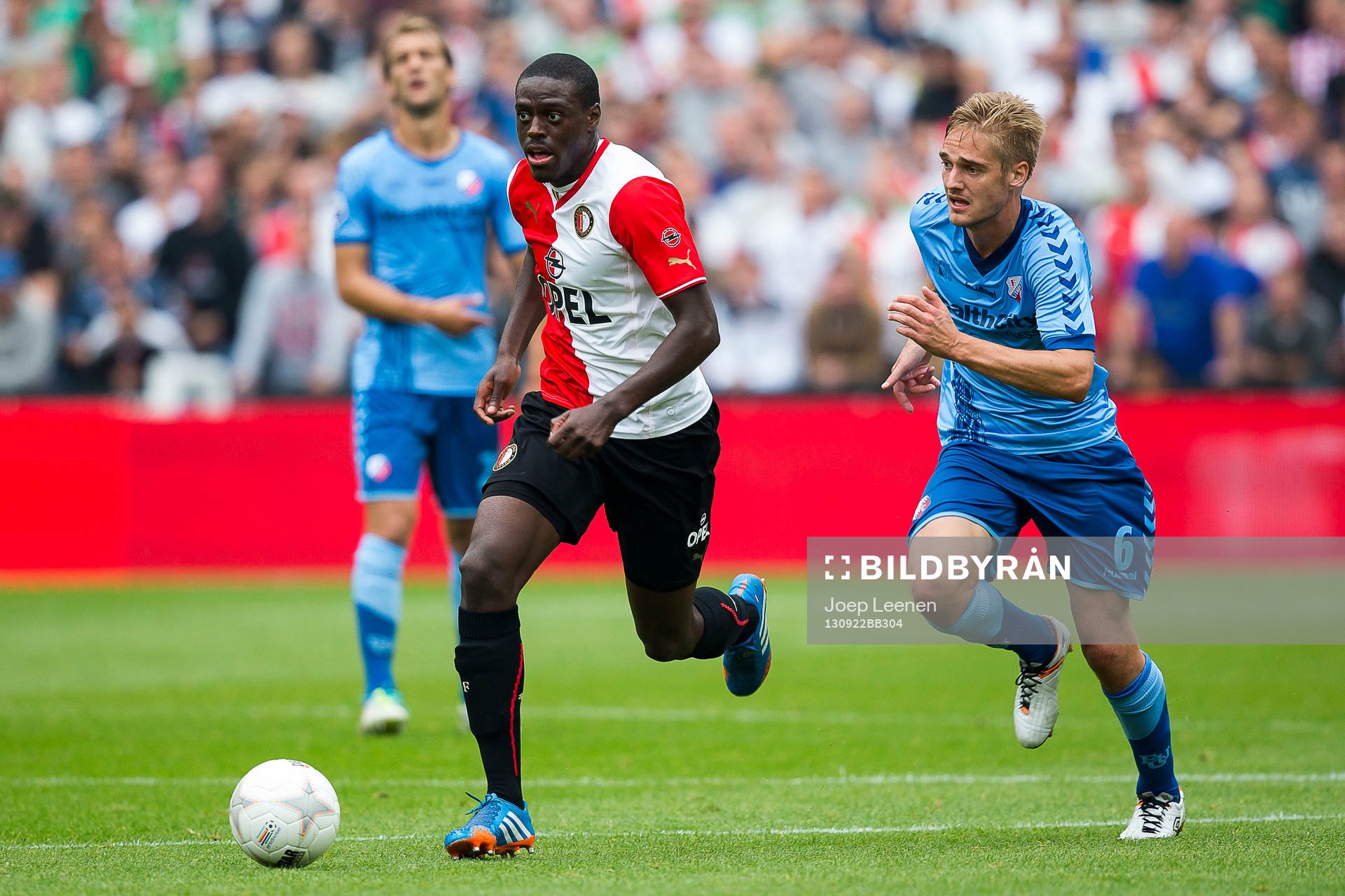 ROTTERDAM, Feyenoord - FC Utrecht, voetbal Eredivisie, seizoen 2013-2014, 22-09-2013, Stadion de Kuip, Feyenoord speler Bruno Martins Indi (M), FC Utrecht speler Johan Martensson (R).