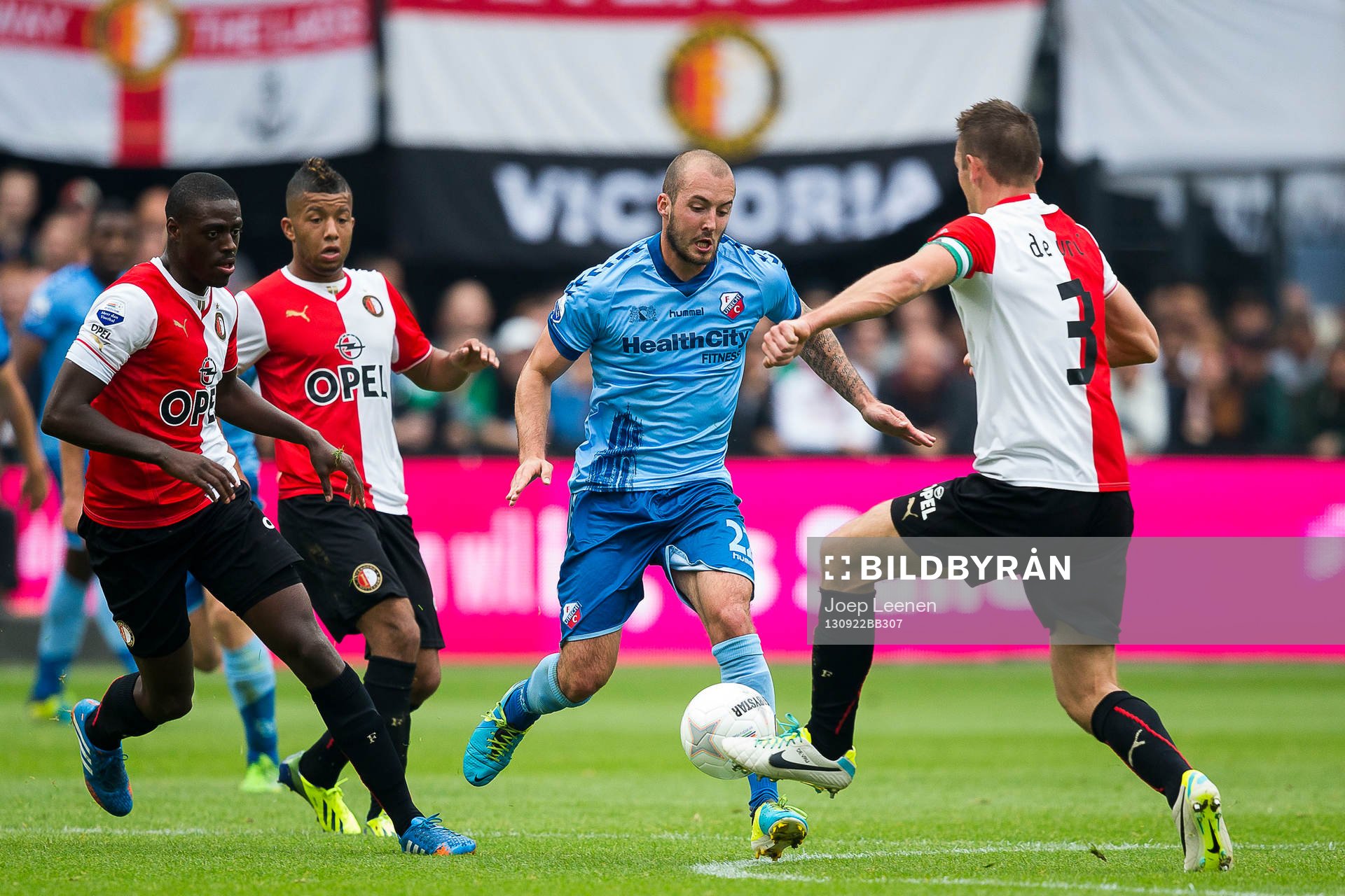 ROTTERDAM, Feyenoord - FC Utrecht, voetbal Eredivisie, seizoen 2013-2014, 22-09-2013, Stadion de Kuip, FC Utrecht speler Steve de Ridder (M), Feyenoord speler Stefan de Vrij (R), Feyenoord speler Bruno Martins Indi (L), Feyenoord speler Tonny Vilhena (2L).
