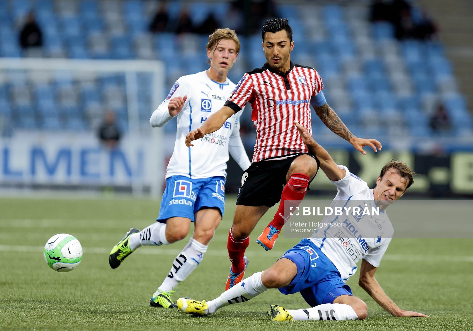 Malmös Jiloan Hamad mellan Norrköpings Alexander Fransson