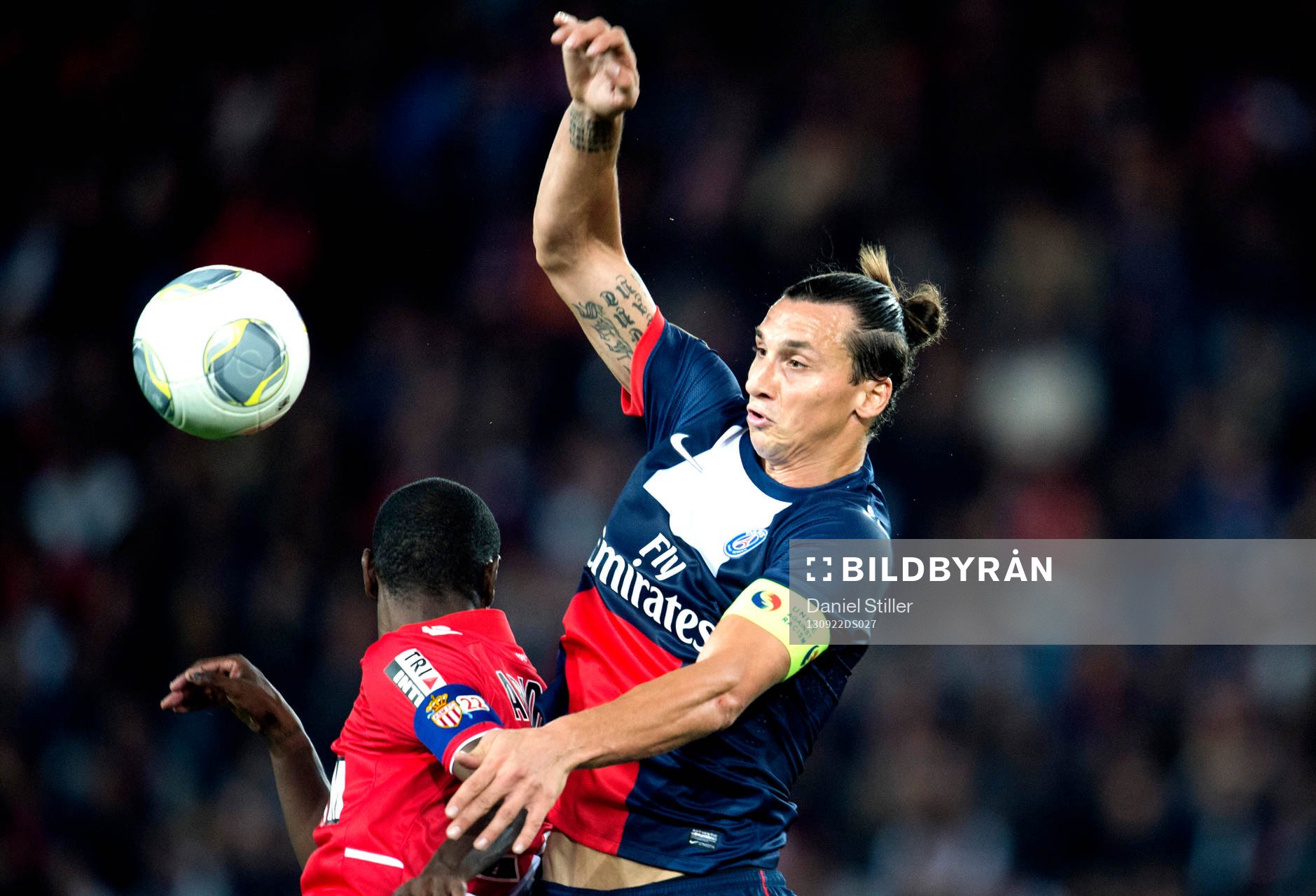 Zlatan Ibrahimovic tar ner bollen