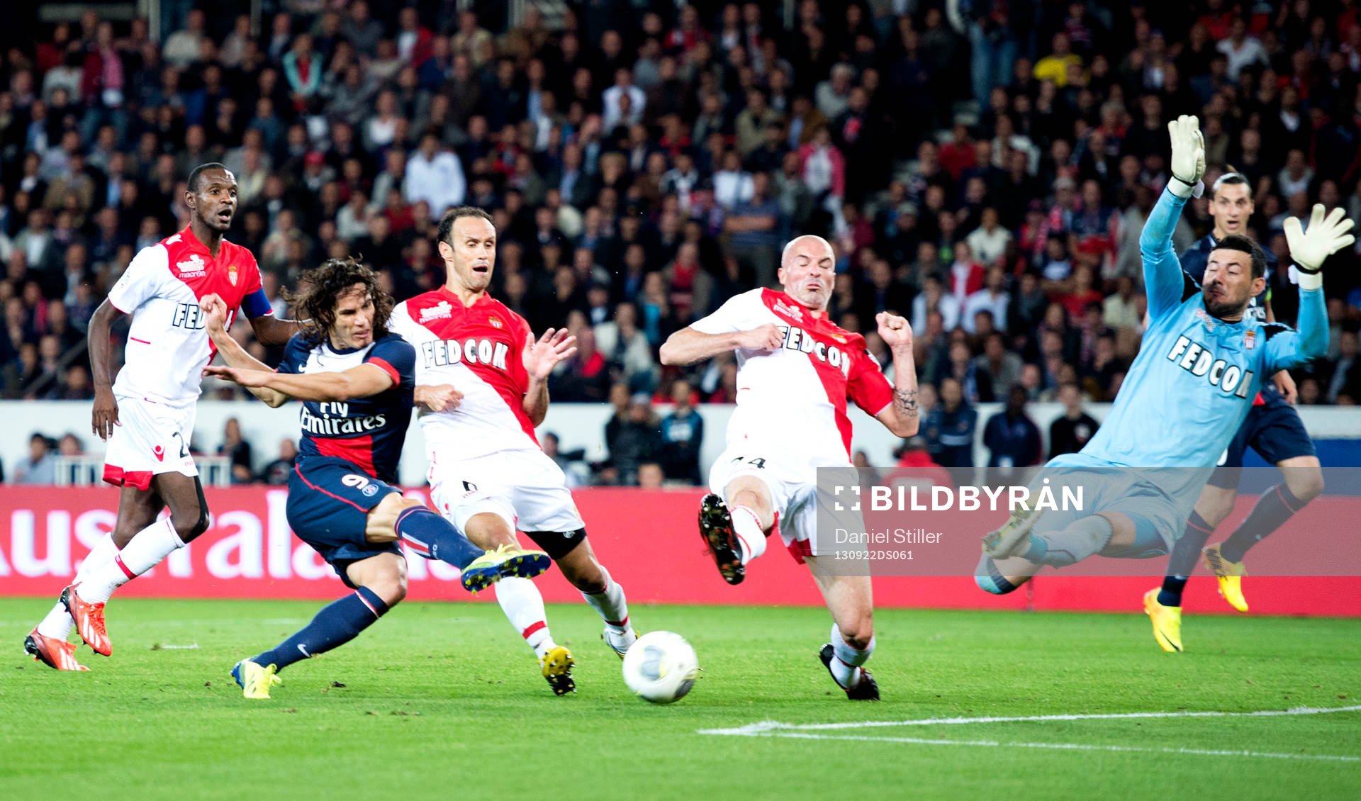 PSGs Edinson Cavani har ett avslut i slutet på matchen men