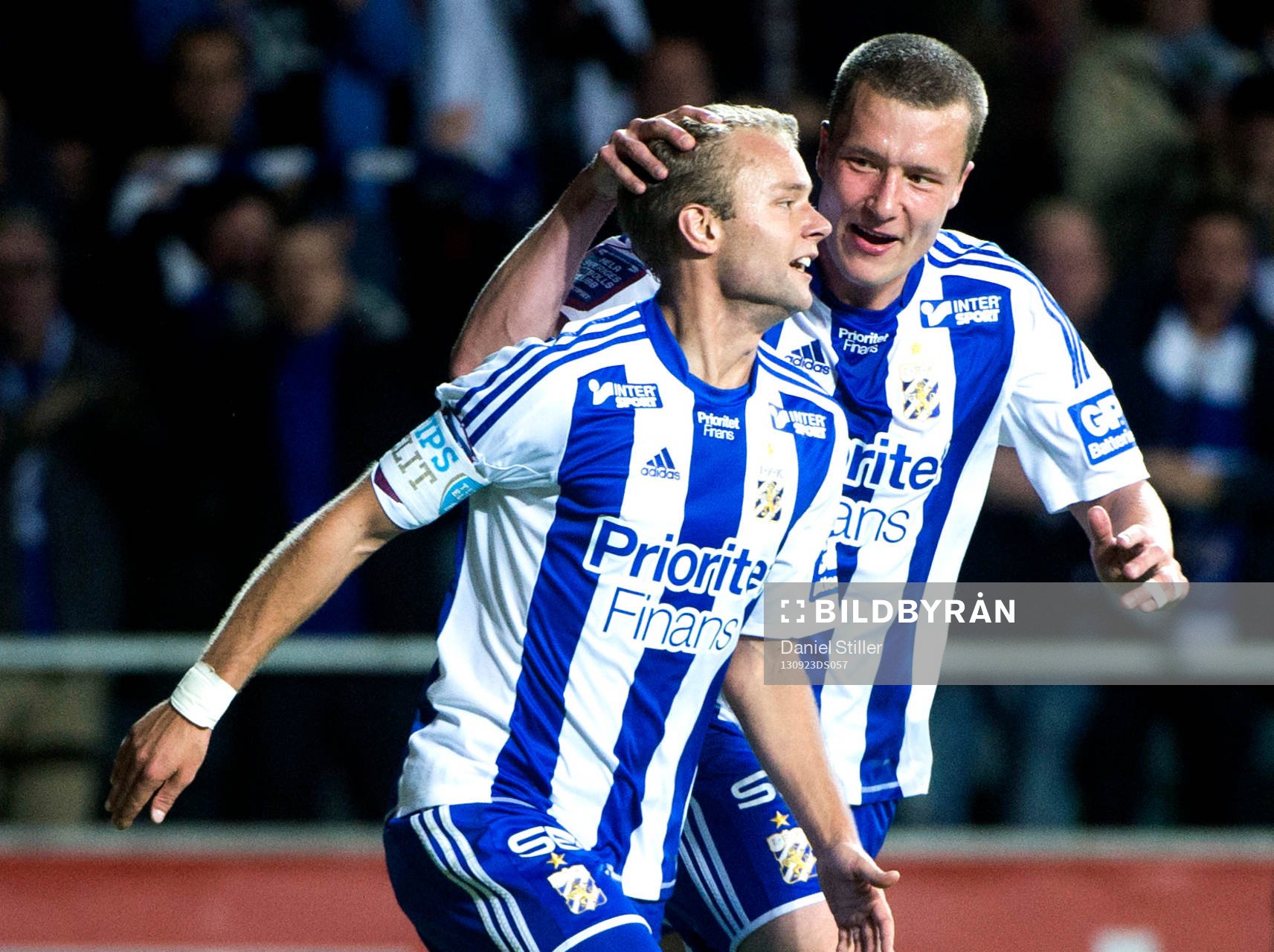 IFK Göteborgs Jakob Johansson klappar om Robin Söder