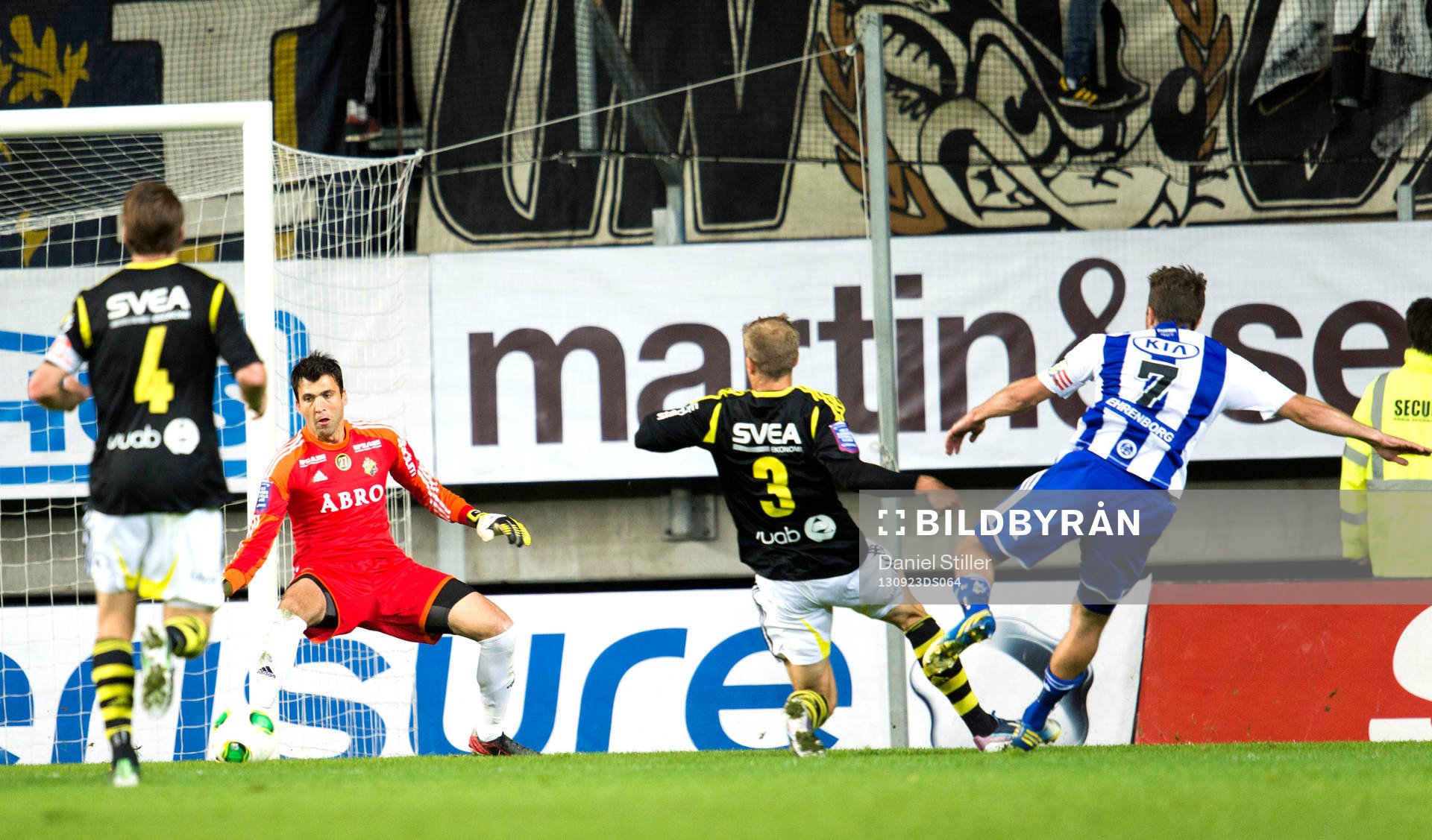 IFK Göteborgs Tobias Hysén har ett avslut som går strax