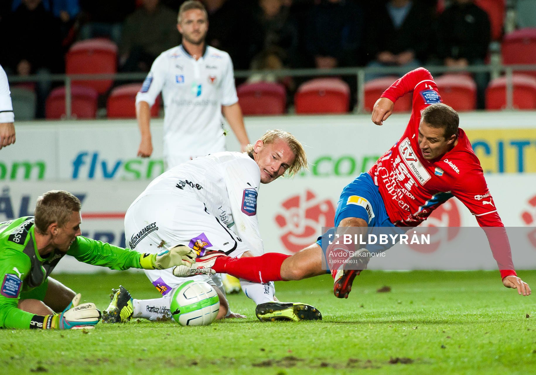 s Kenny Pavey och Kalmar:s målvakt Lars Cramer