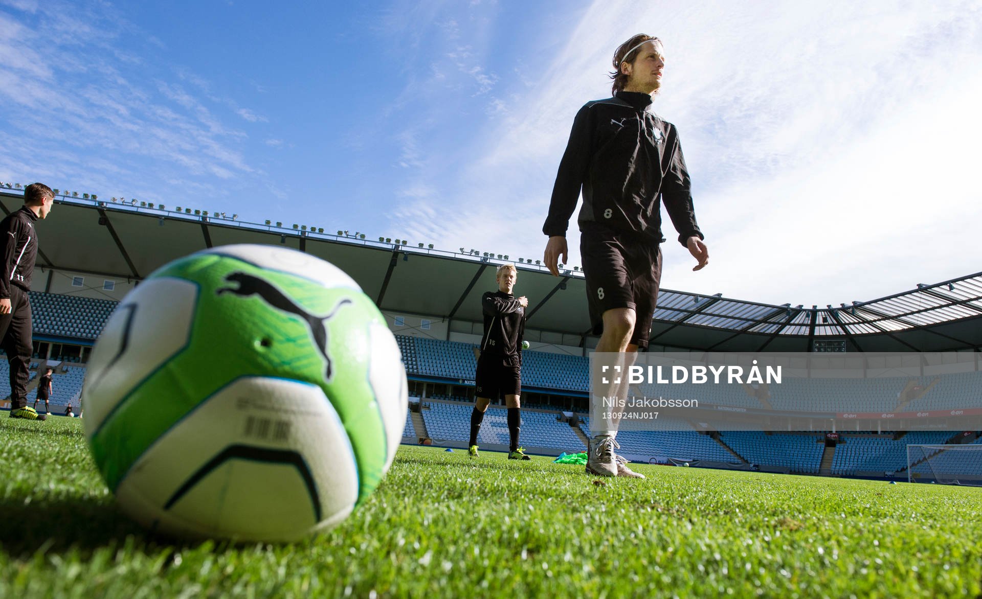 Malmö FFs Erik Friberg lämnar efter avslutad träningen innan derbyt mot Helsingborg den 24 september 2013 i Malmö