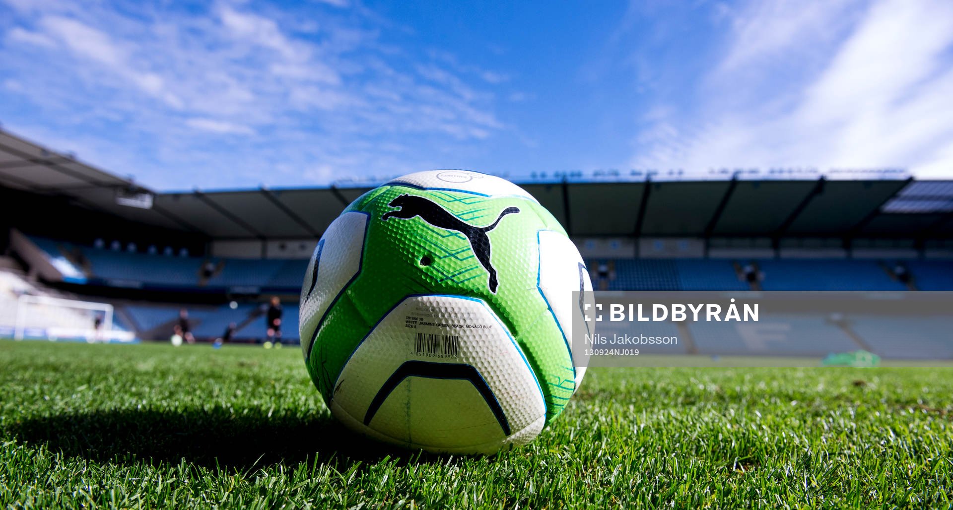 Malmö FFs bollar kommer från Puma under träningen innan derbyt mot Helsingborg den 24 september 2013 i Malmö