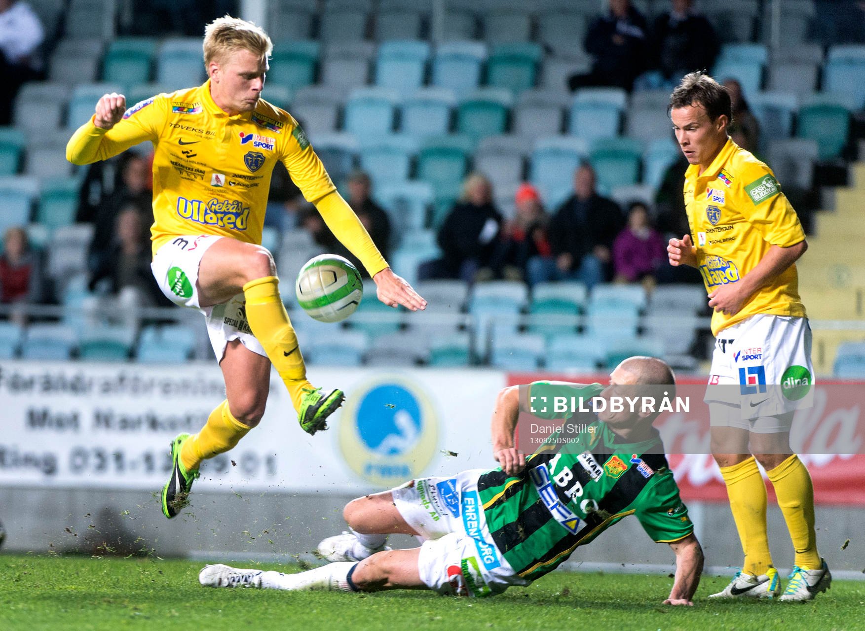 Falkenbergs Per Frick testar skott men GAIS Andreas