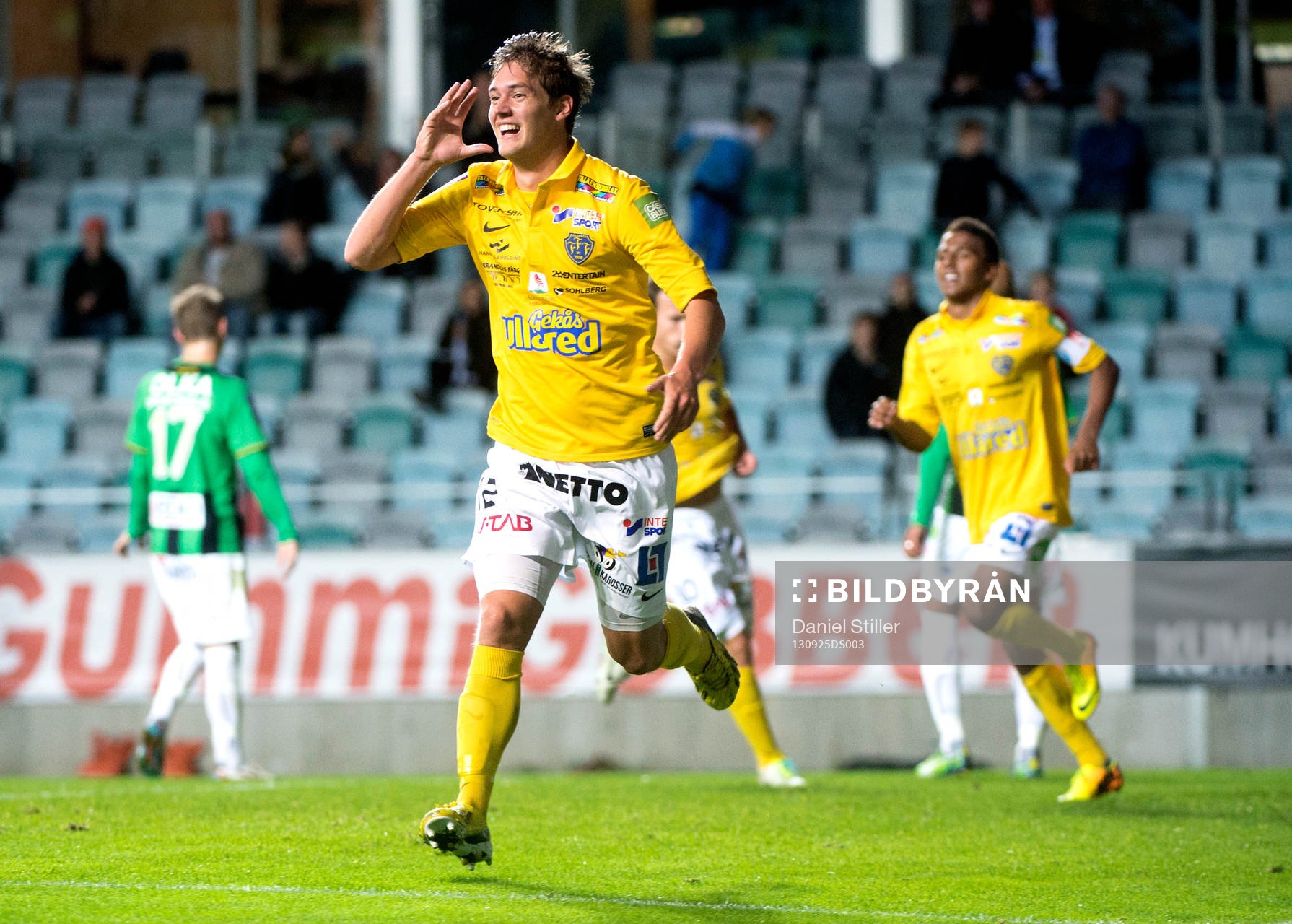 Falkenbergs Victor Sköld jublar