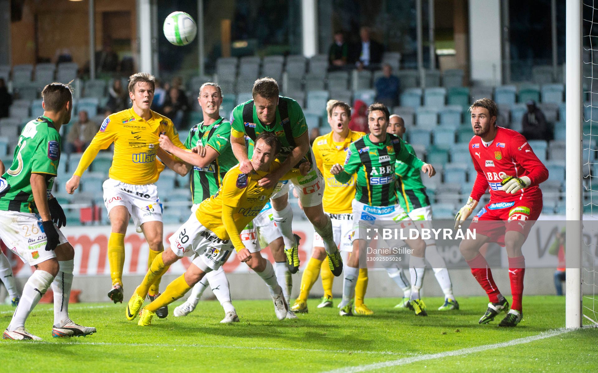 GAIS Björn Andersson och Falkenbergs Calle Wede i kamp om