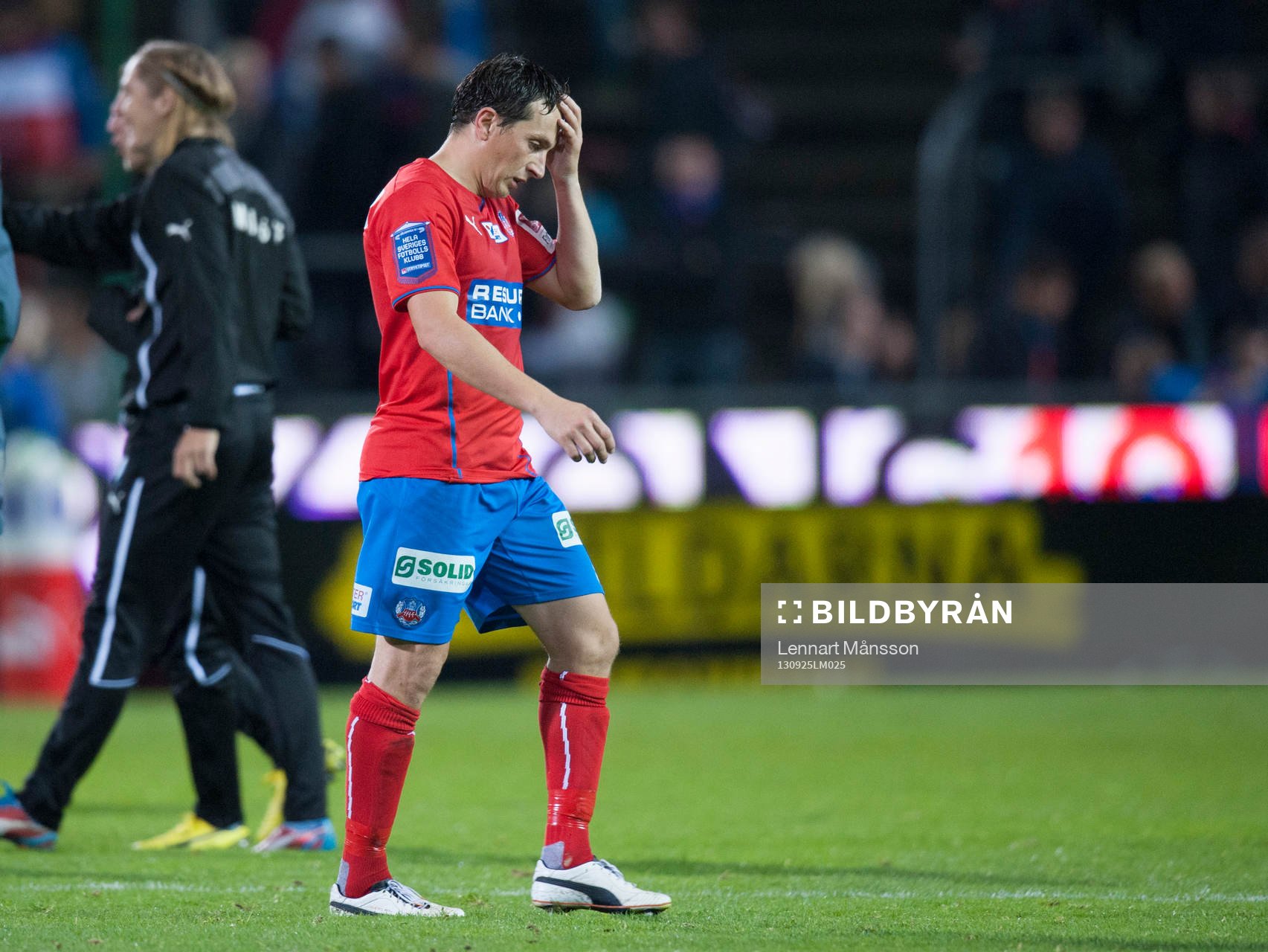 Ardian Gashi, Helsingborg, lämnar plan, deppad