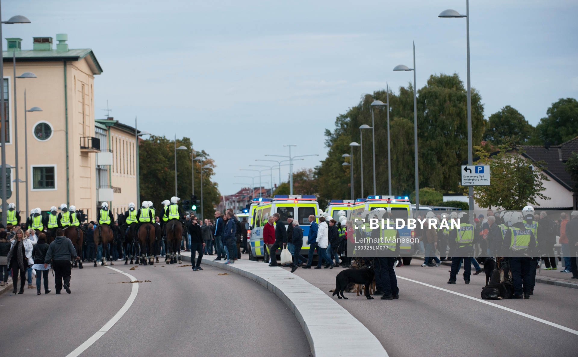 Stort polisuppbåd utanför Olympia