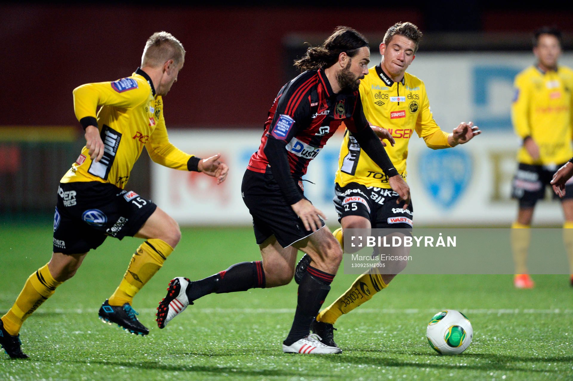 Brommapojkarnas Andreas Eriksson,  jagas av Elfsborgs