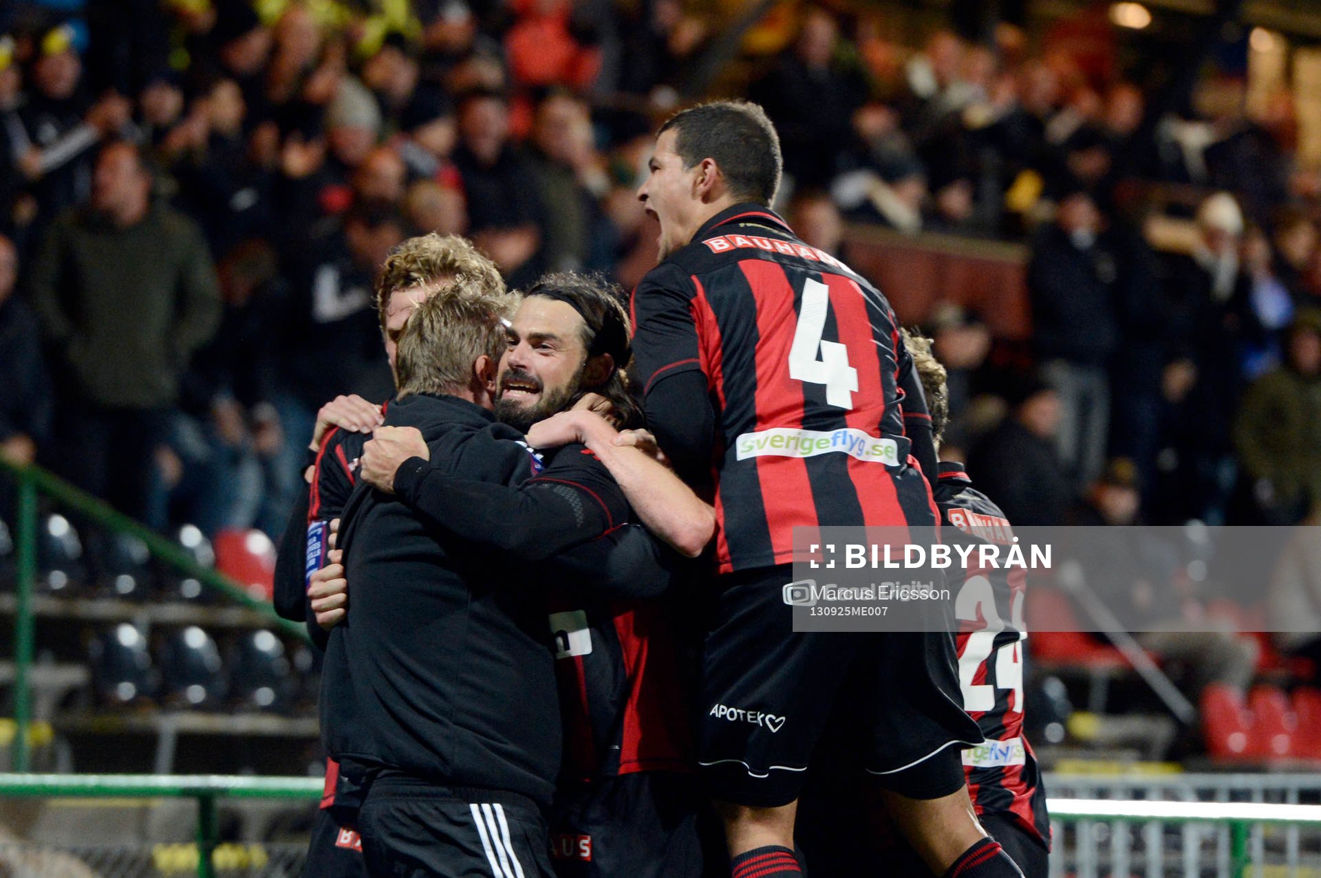 Brommapojkarnas Andreas Eriksson, jublar