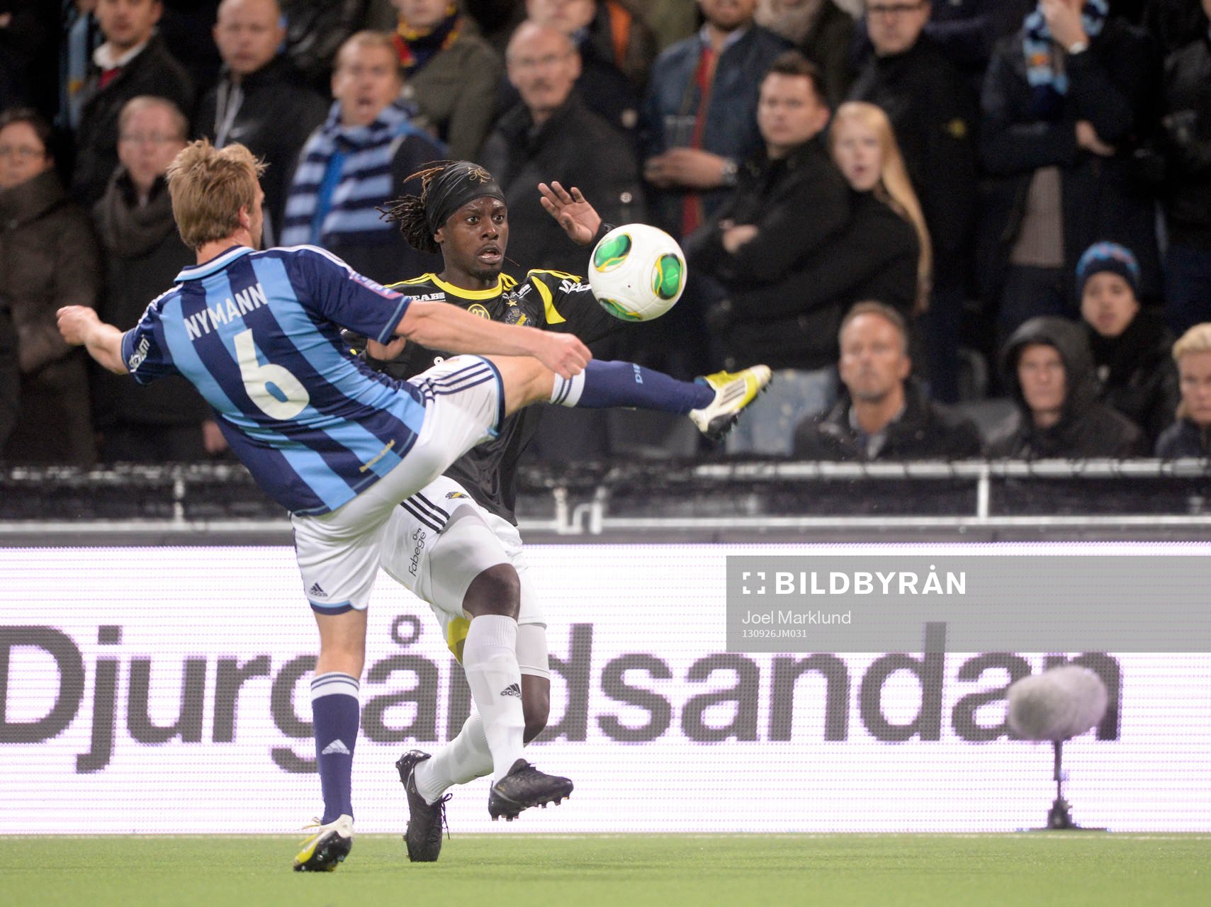 AIKs Martin Kayongo-Mutumba och Djurgårdens Peter Nymann