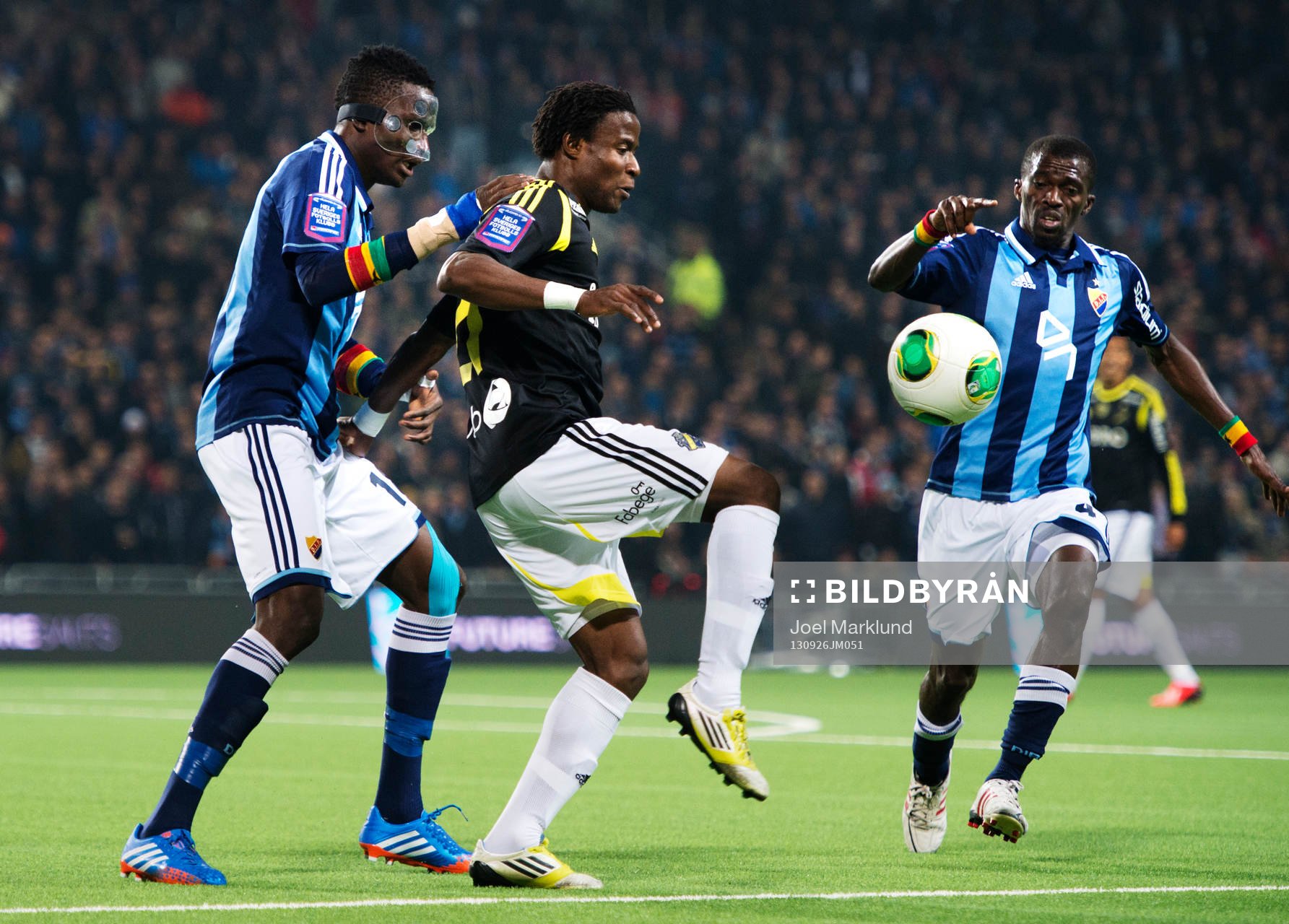 Djurgårdens Daniel Amartey och Yussif Chibsah utmanas av