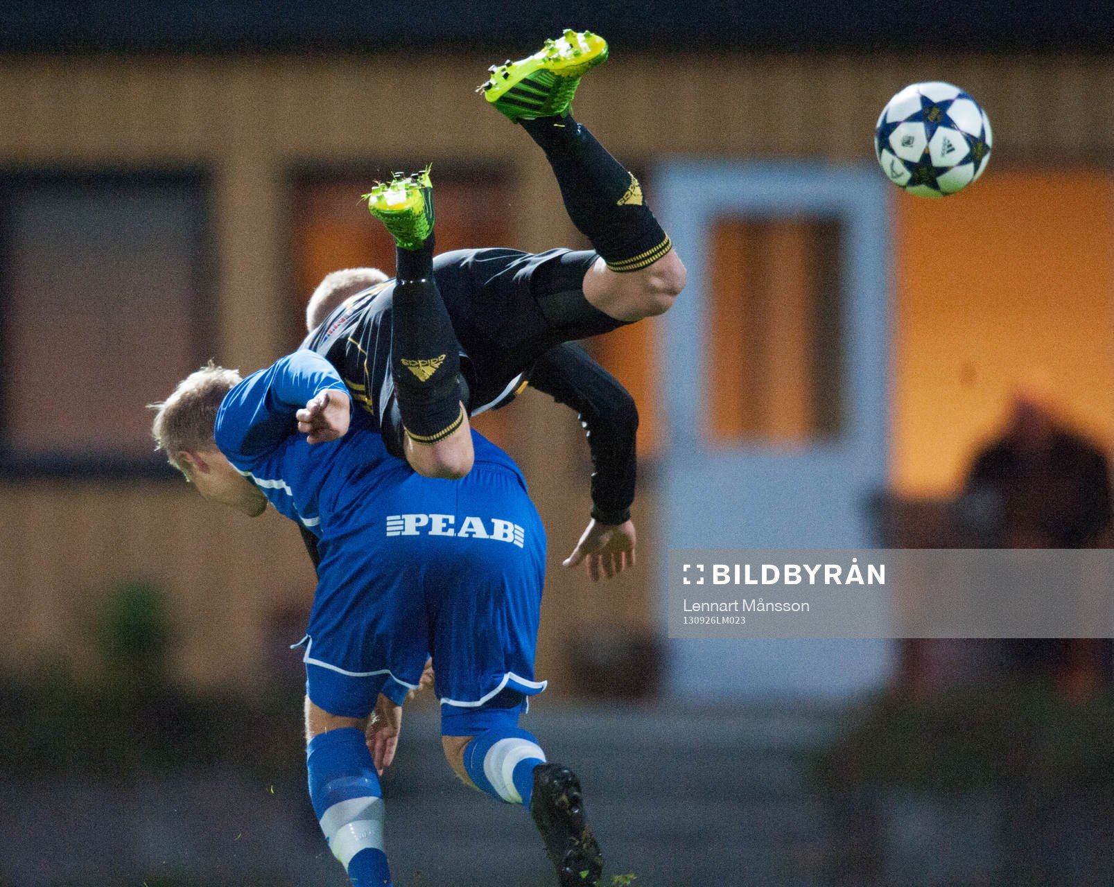 Tackling, Linus Svensson, IFK Hässleholm, åker på en