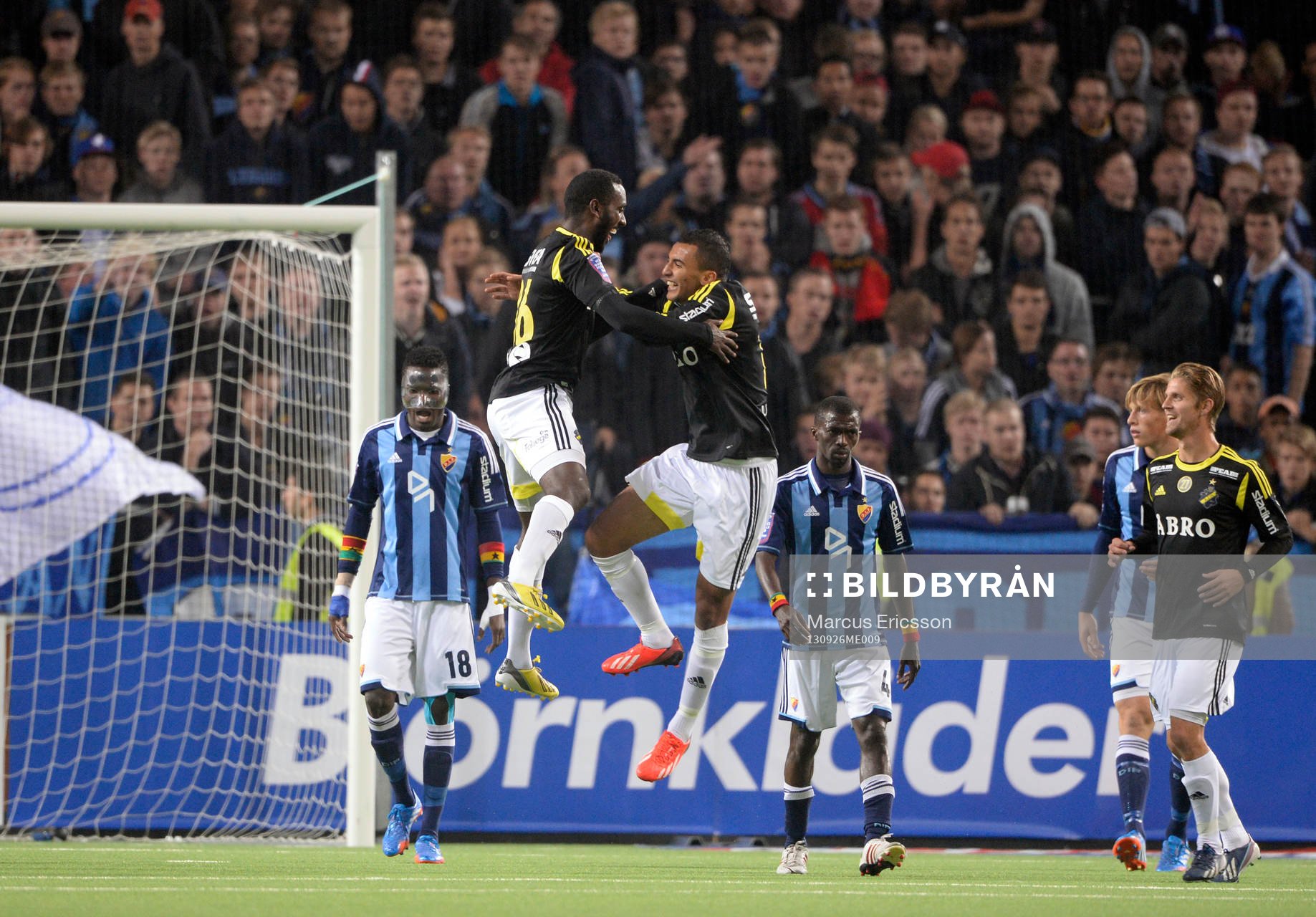 AIKs Henok Goitom och Martin Lorentzson jublar efter 2-1 målt under fotbollsmatchen i Allsvenskan mellan Djurgården och AIK den 26 september 2013 i Stockholm.