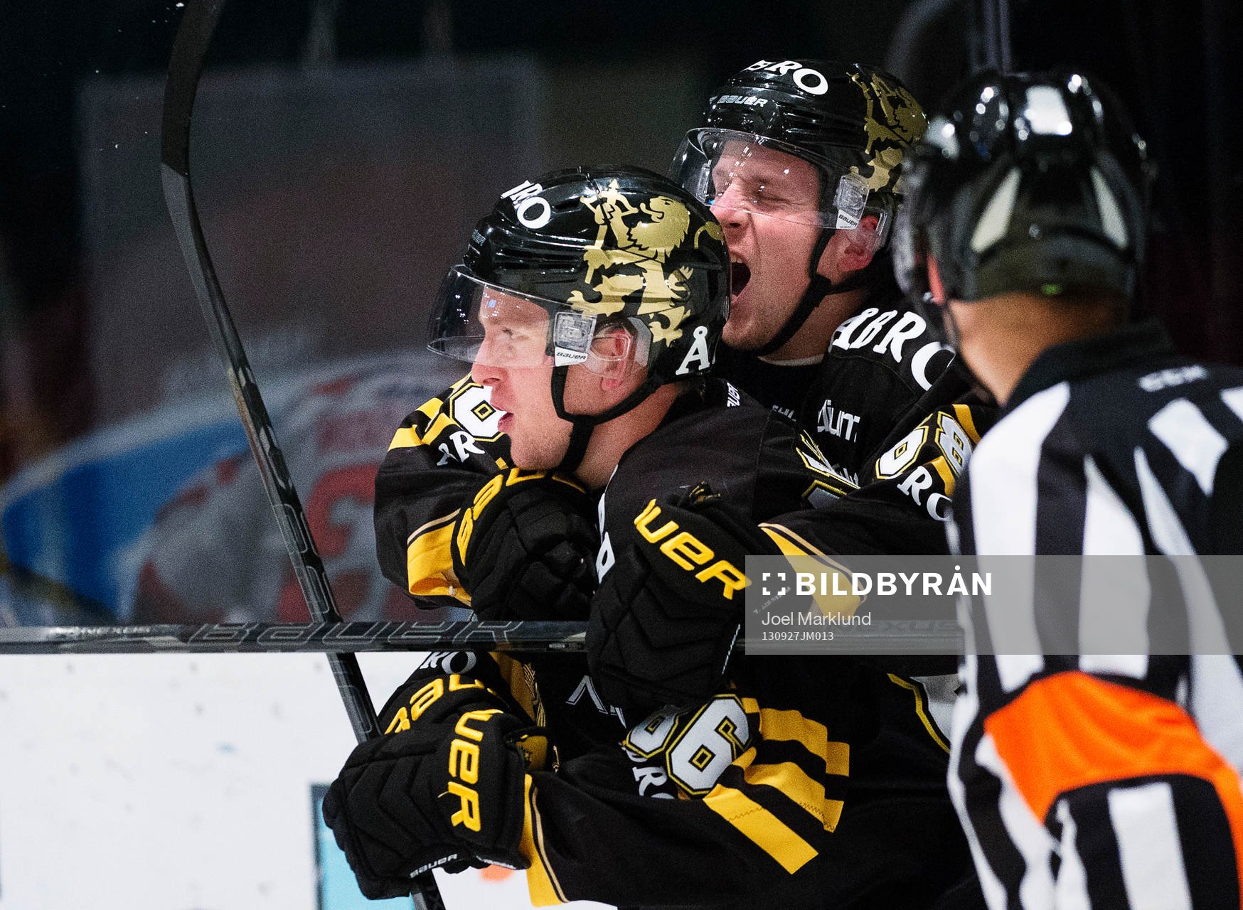 s Oscar Ahlström och Victor Ahlström jublar