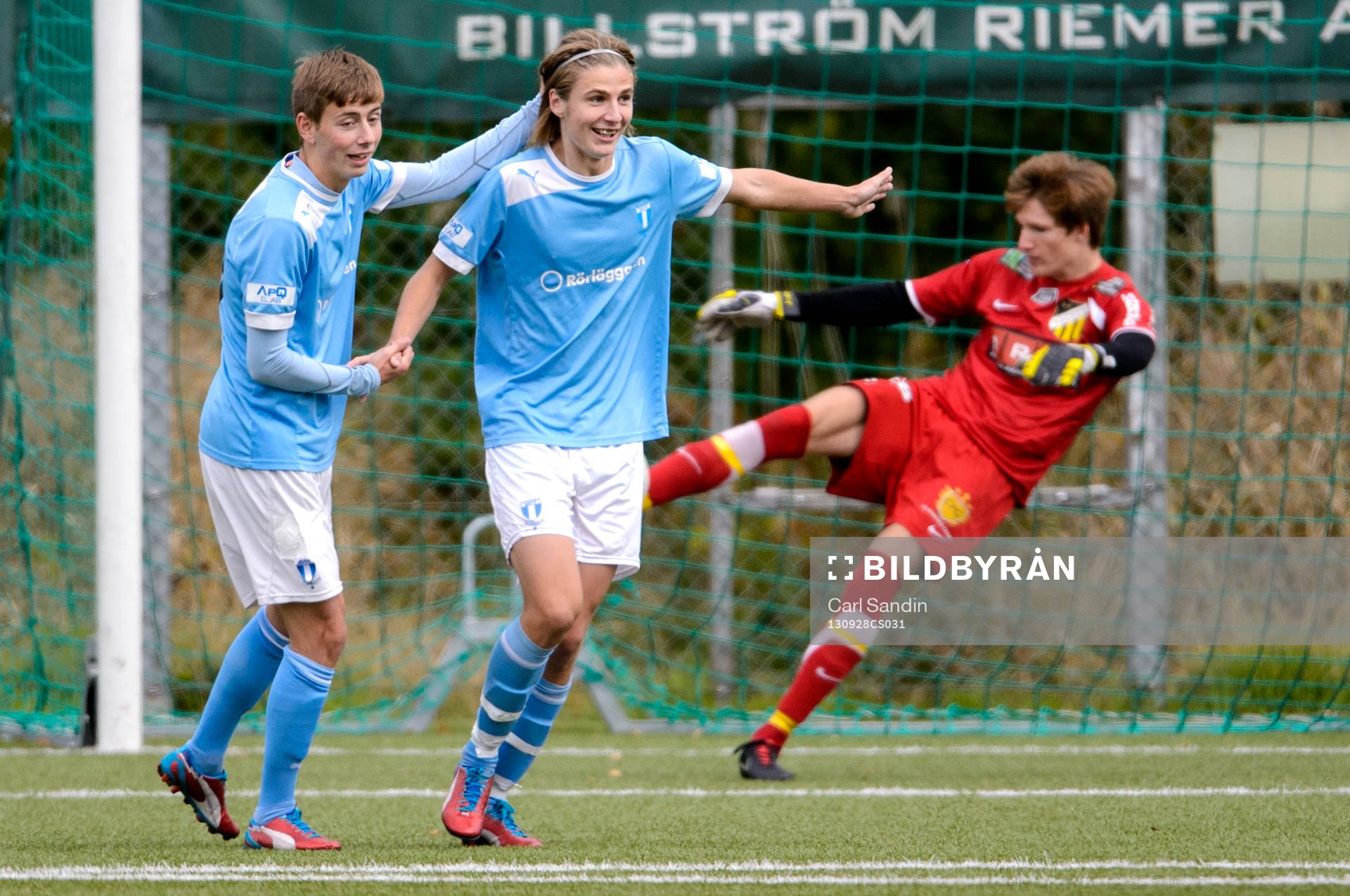 Malmös Pawel Cibicki jublar efter att han gjort 0-4 under fotbollsmatchen i U19-allsvenskan södra mellan Häcken och Malmö FF den 28 september 2013 i Göteborg.
